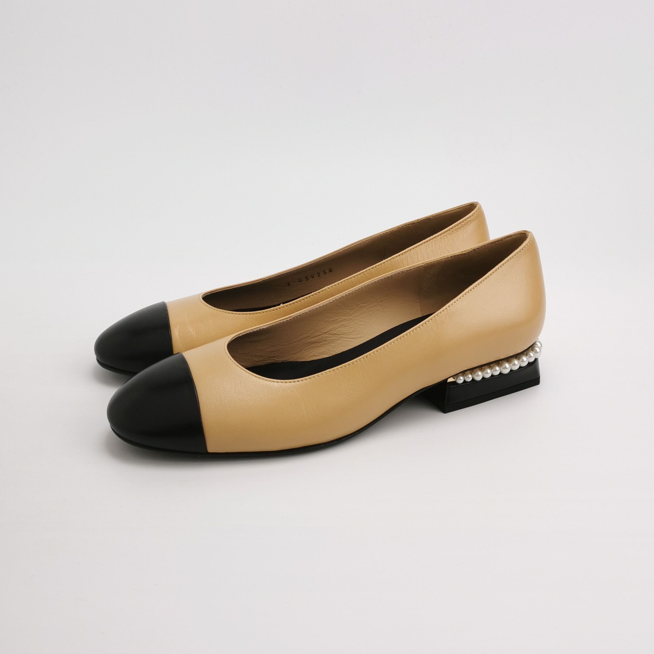 Chanel Chanel Women 7-5 Flats Size US 7.5 / IT 37.5 - 2 Thumbnail