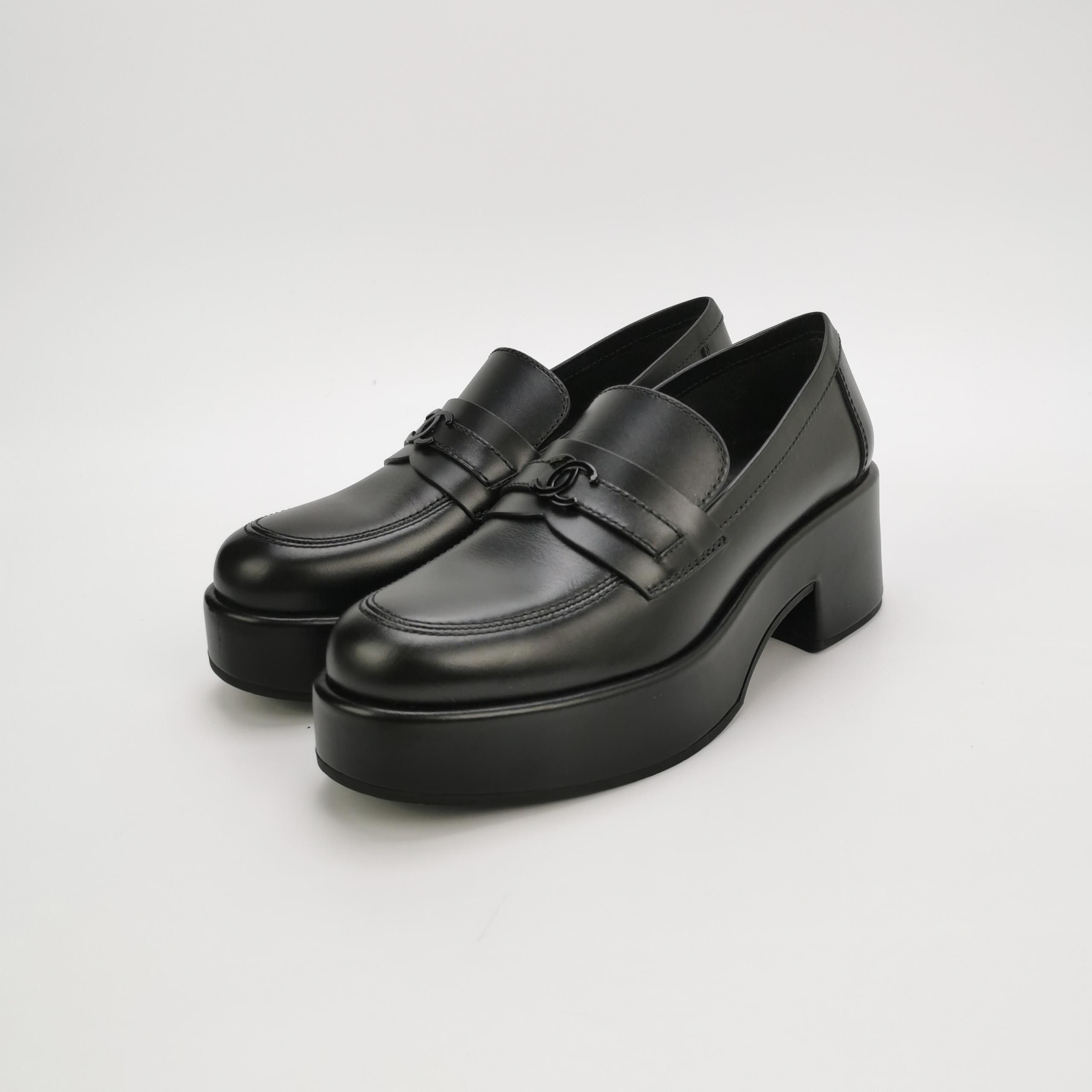 Chanel Chanel Women 8-5 Flats Size US 8.5 / IT 38.5 - 2 Thumbnail