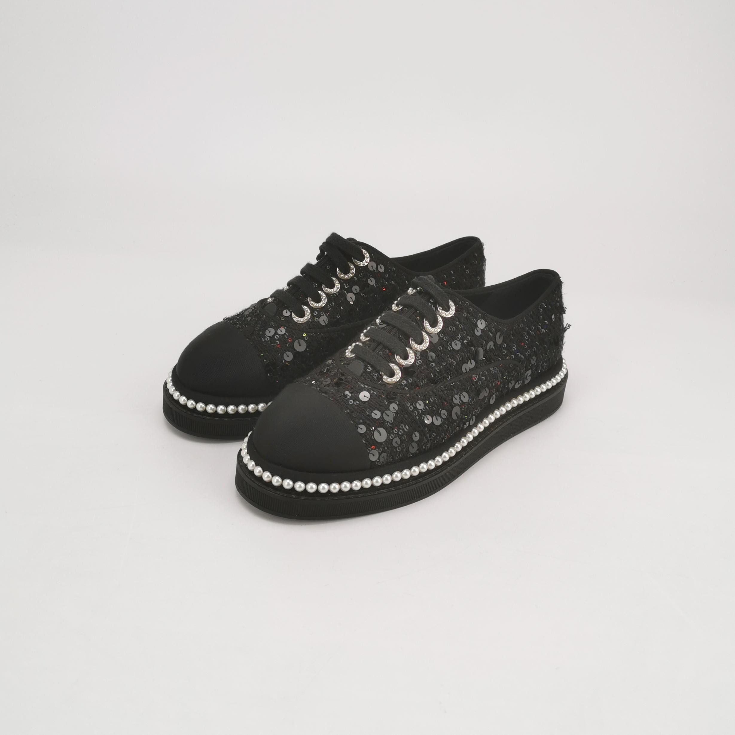 Chanel Chanel Women 6 Lowtop Sneakers Size US 6 / IT 36 - 2 Thumbnail