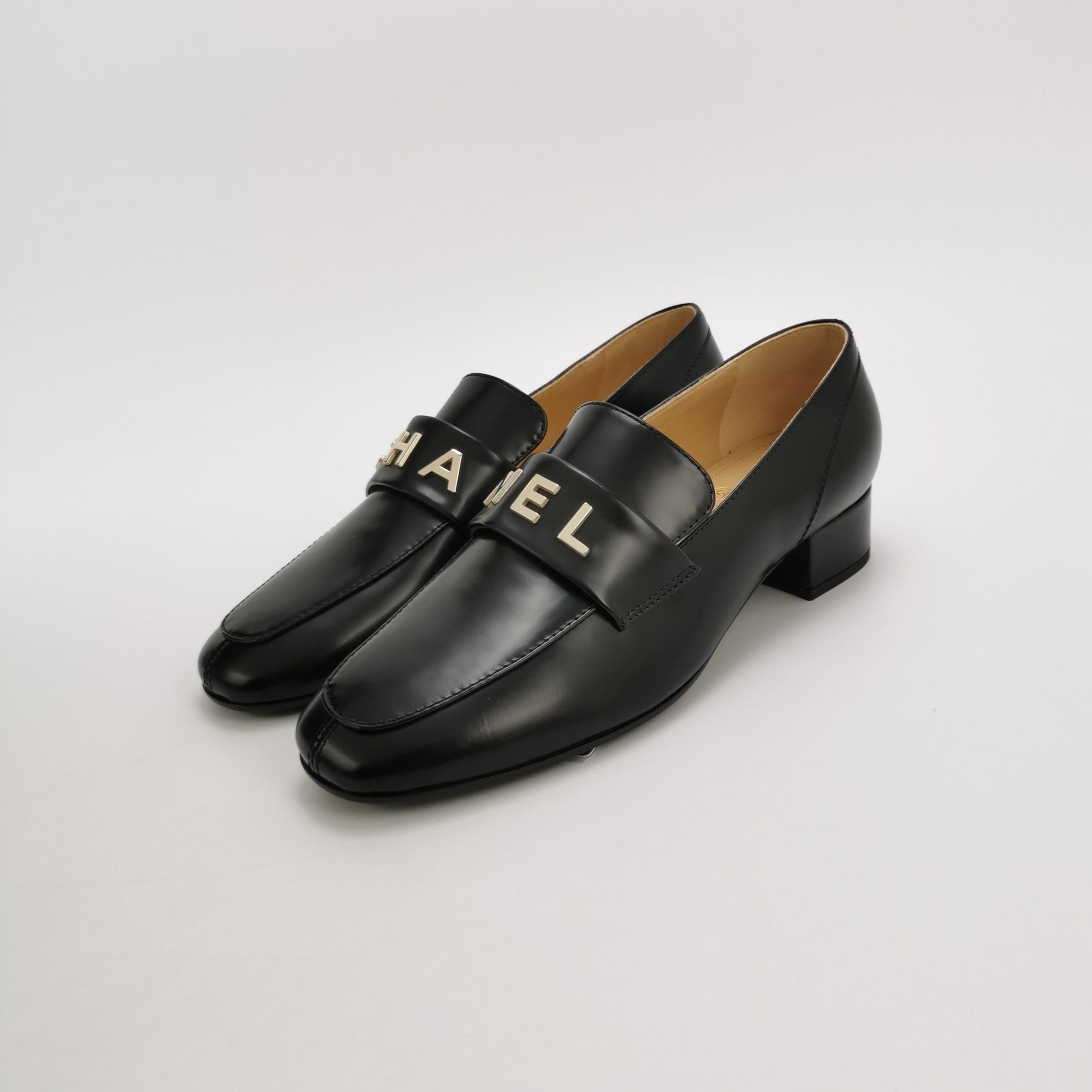 Chanel Chanel Women 7-5 Flats Size US 7.5 / IT 37.5 - 2 Thumbnail