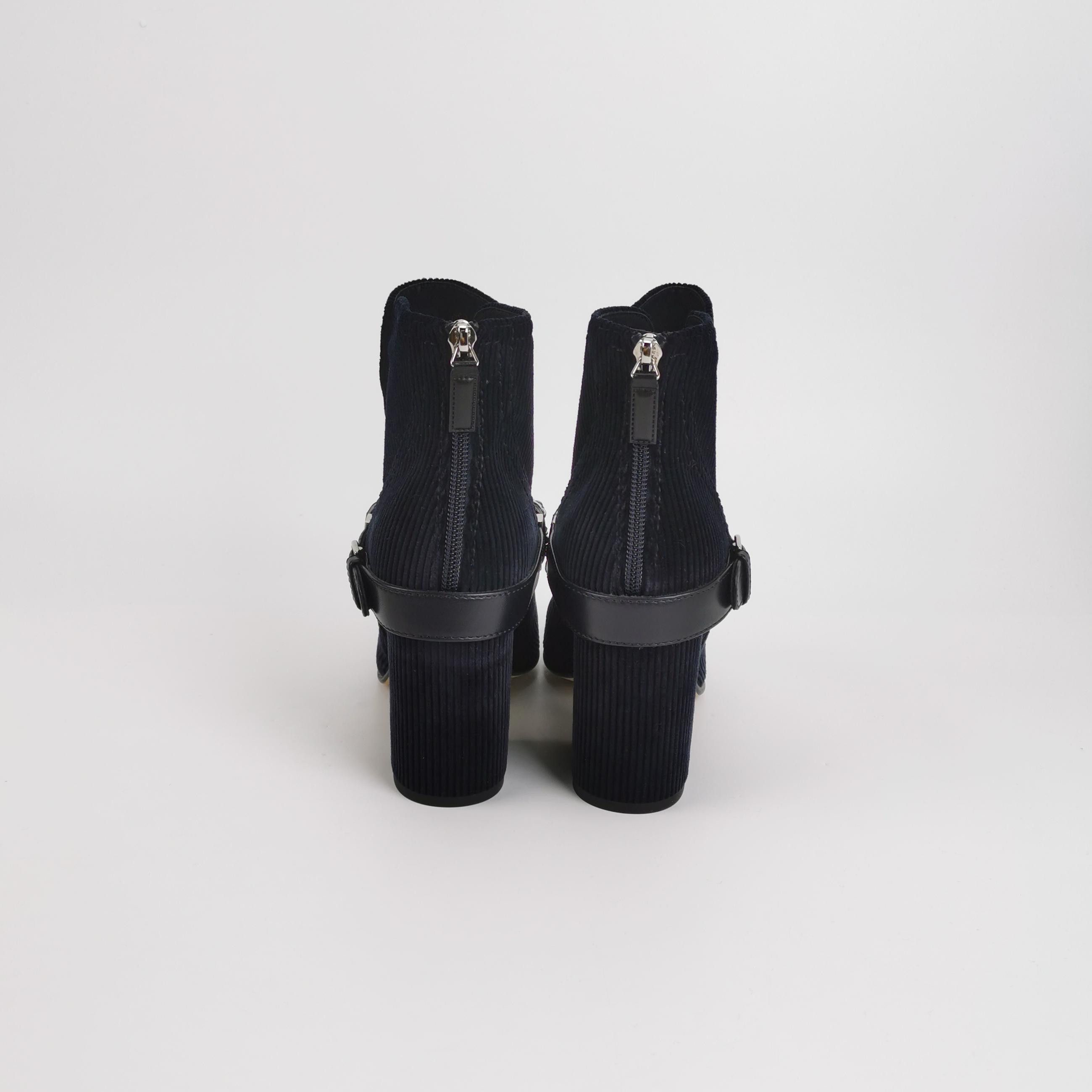 Chanel Chanel Women 9 Boots Size US 9 / IT 39 - 4 Thumbnail