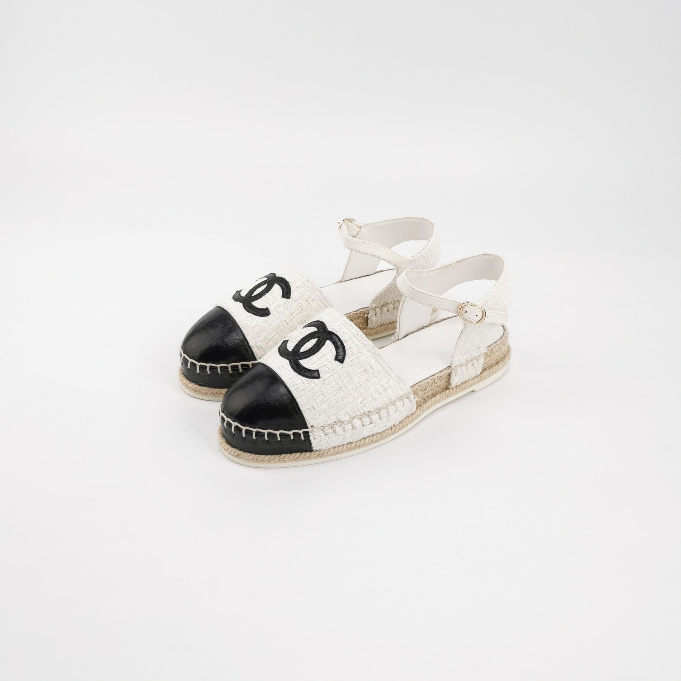Chanel Chanel Women 7 Flats Size US 7 / IT 37 - 2 Thumbnail