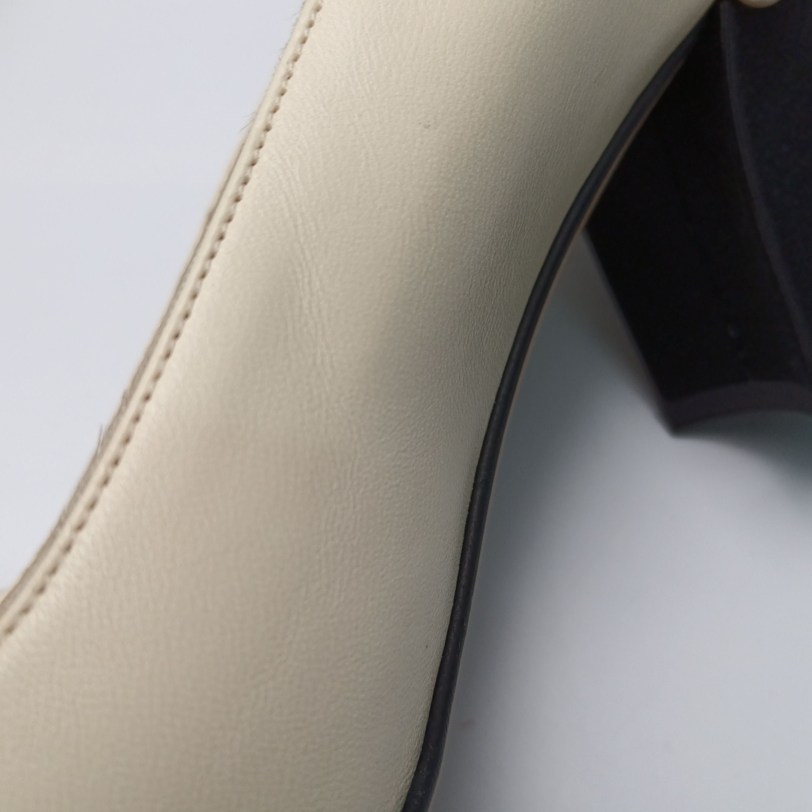 Chanel Chanel Women 7-5 Heels Size US 7.5 / IT 37.5 - 11 Thumbnail