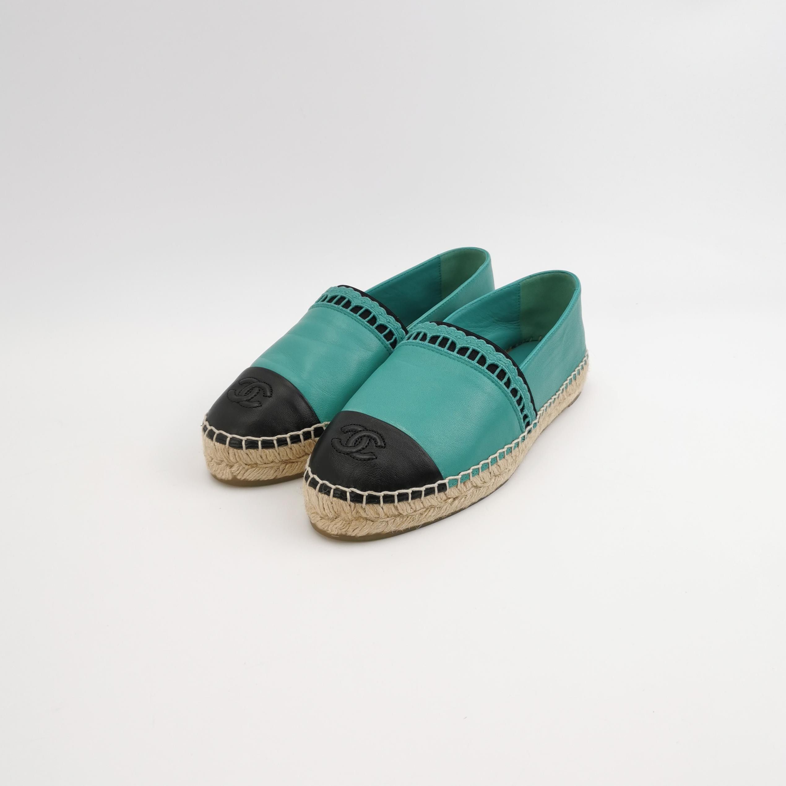 Chanel Chanel Women 8 Flats Size US 8 / IT 38 - 2 Thumbnail