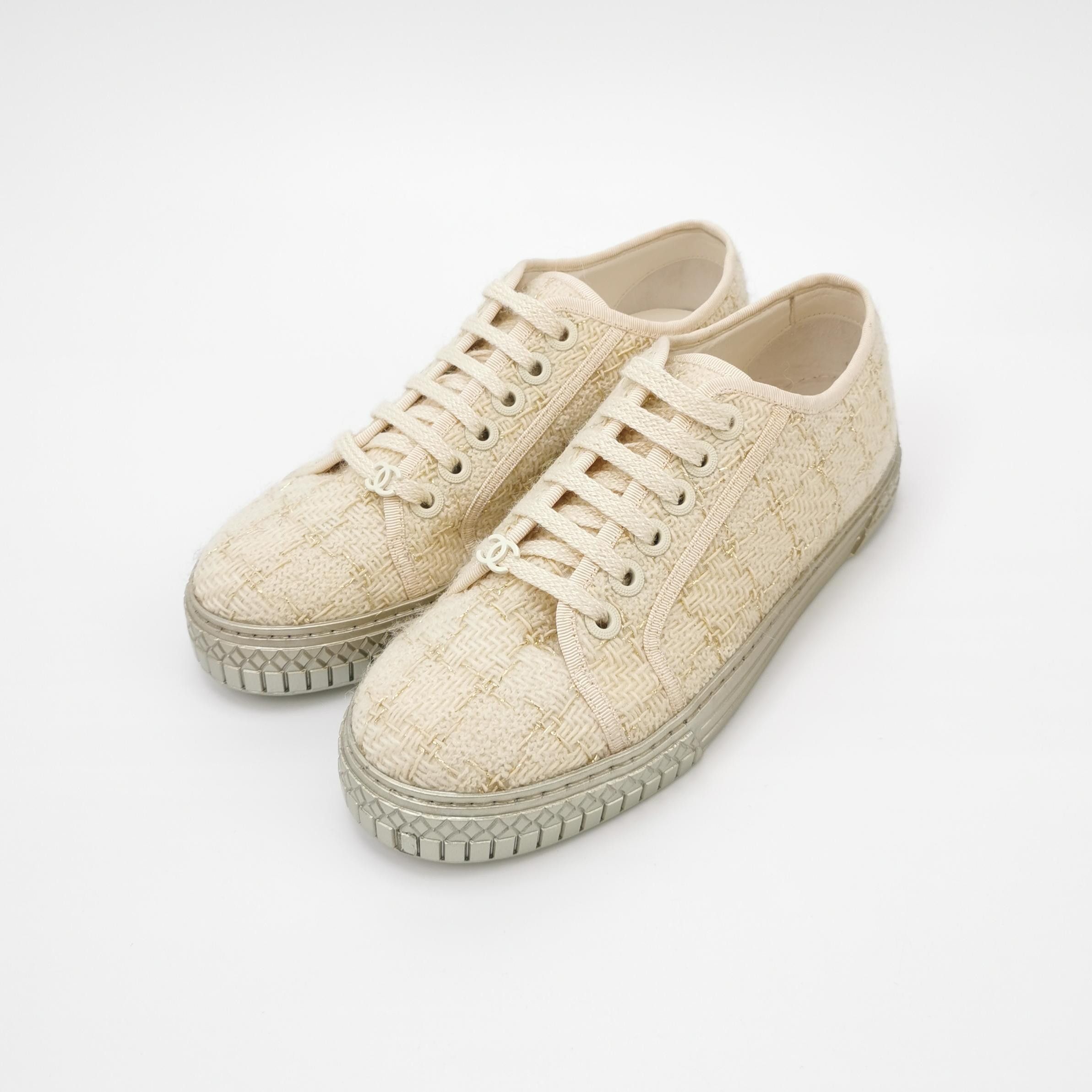 Chanel Chanel Women 5-5 Lowtop Sneakers Size US 5.5 / IT 35.5 - 2 Thumbnail