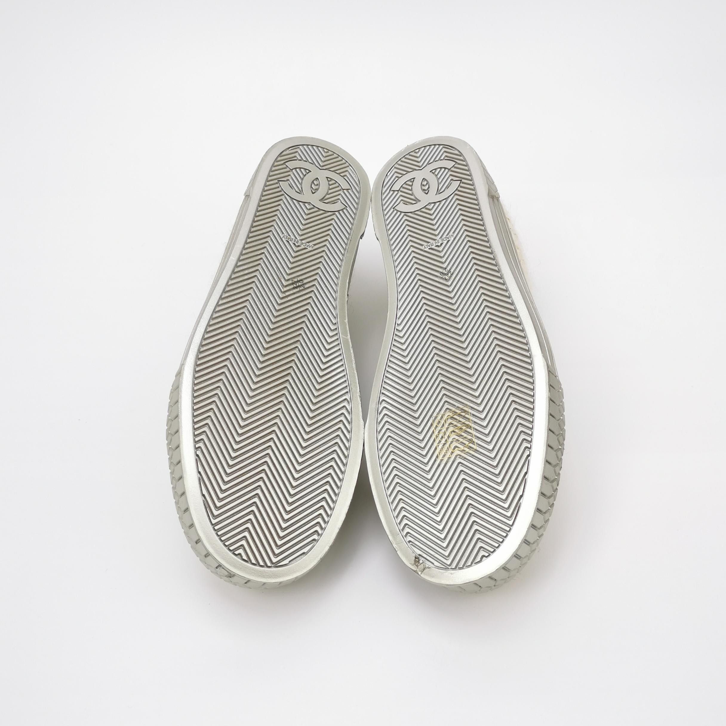 Chanel Chanel Women 5-5 Lowtop Sneakers Size US 5.5 / IT 35.5 - 5 Thumbnail