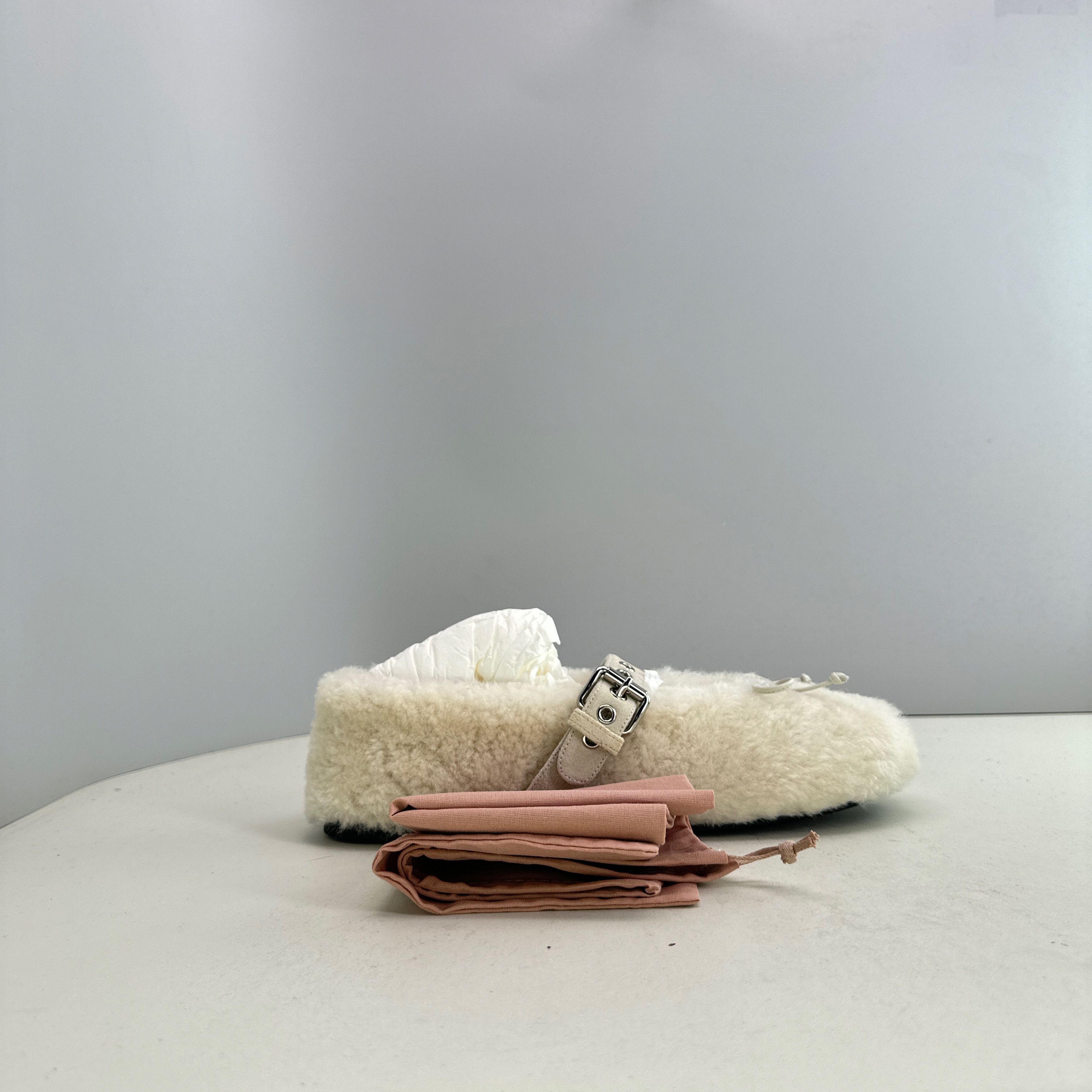 Miu Miu Miu Miu Shearling Mary Jane Flats Size 39 Size US 9 / IT 39 - 10 Thumbnail