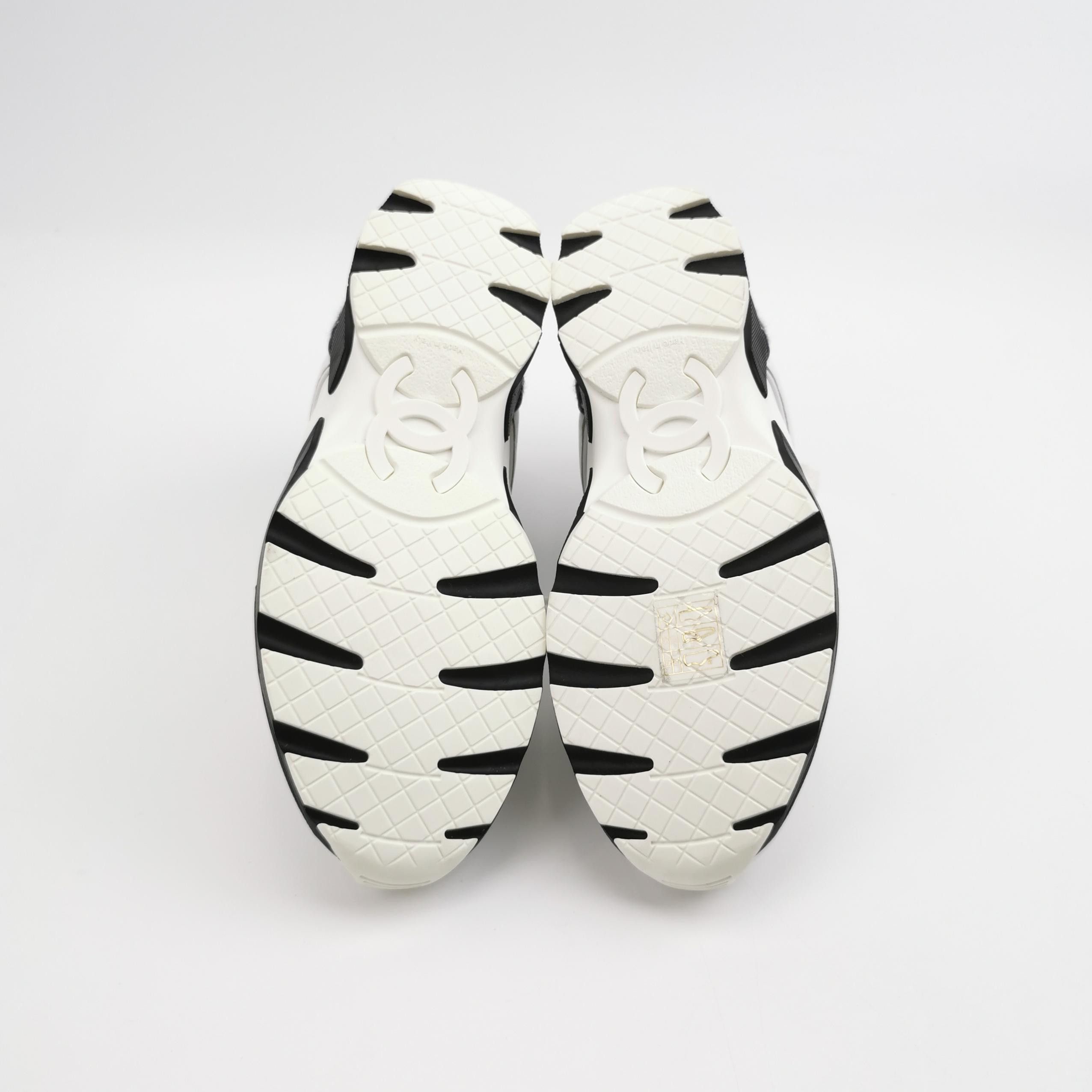 Chanel Chanel Women 5-5 Lowtop Sneakers Size US 5.5 / IT 35.5 - 5 Thumbnail