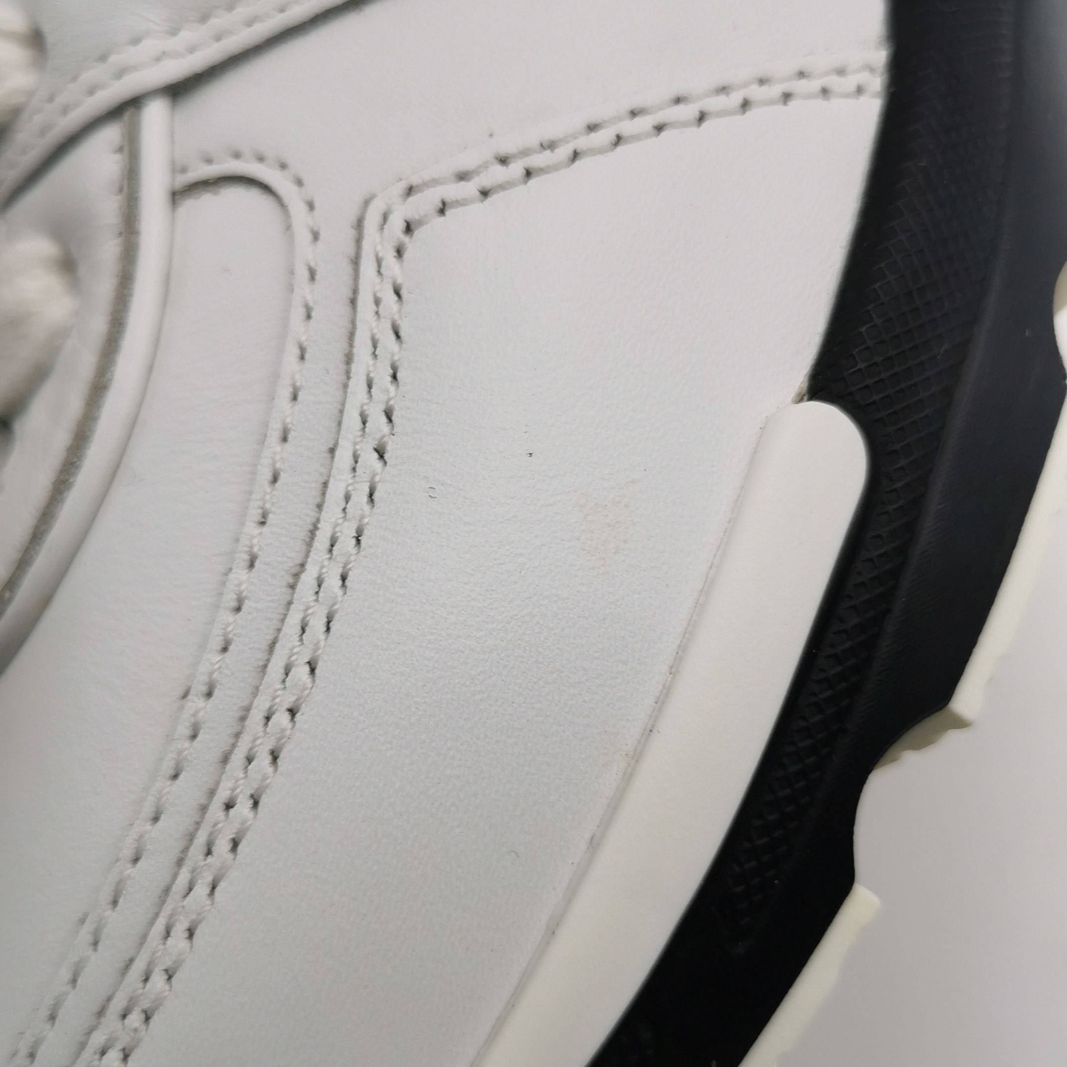 Chanel Chanel Women 5-5 Lowtop Sneakers Size US 5.5 / IT 35.5 - 7 Thumbnail