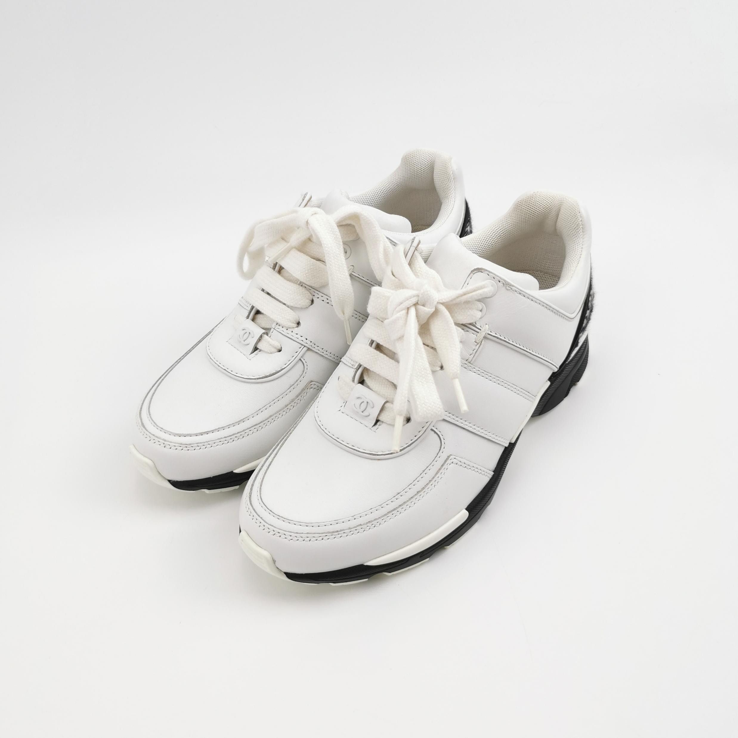 Chanel Chanel Women 5-5 Lowtop Sneakers Size US 5.5 / IT 35.5 - 2 Thumbnail