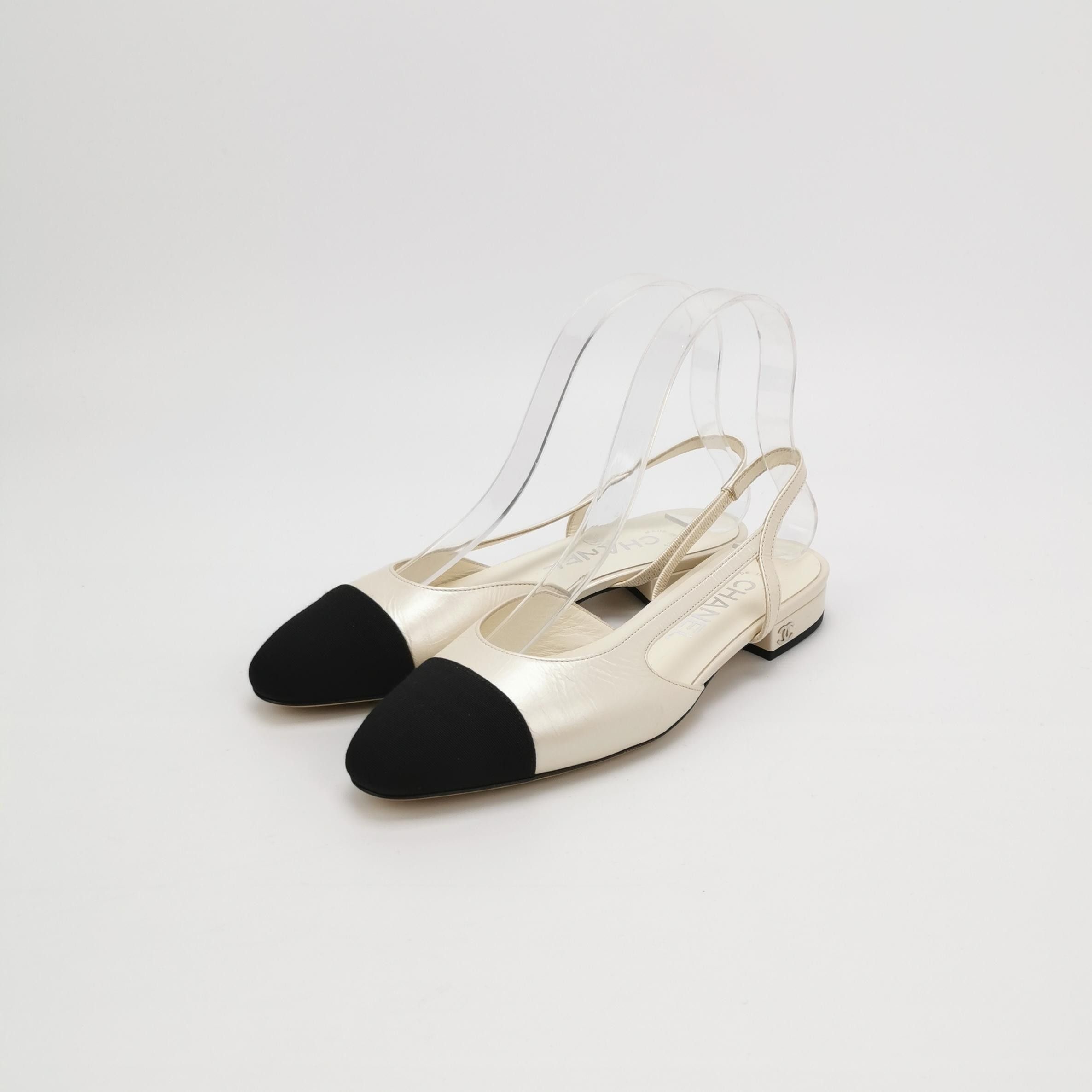 Chanel Chanel Women 5 Flats Size US 5 / IT 35 - 2 Thumbnail