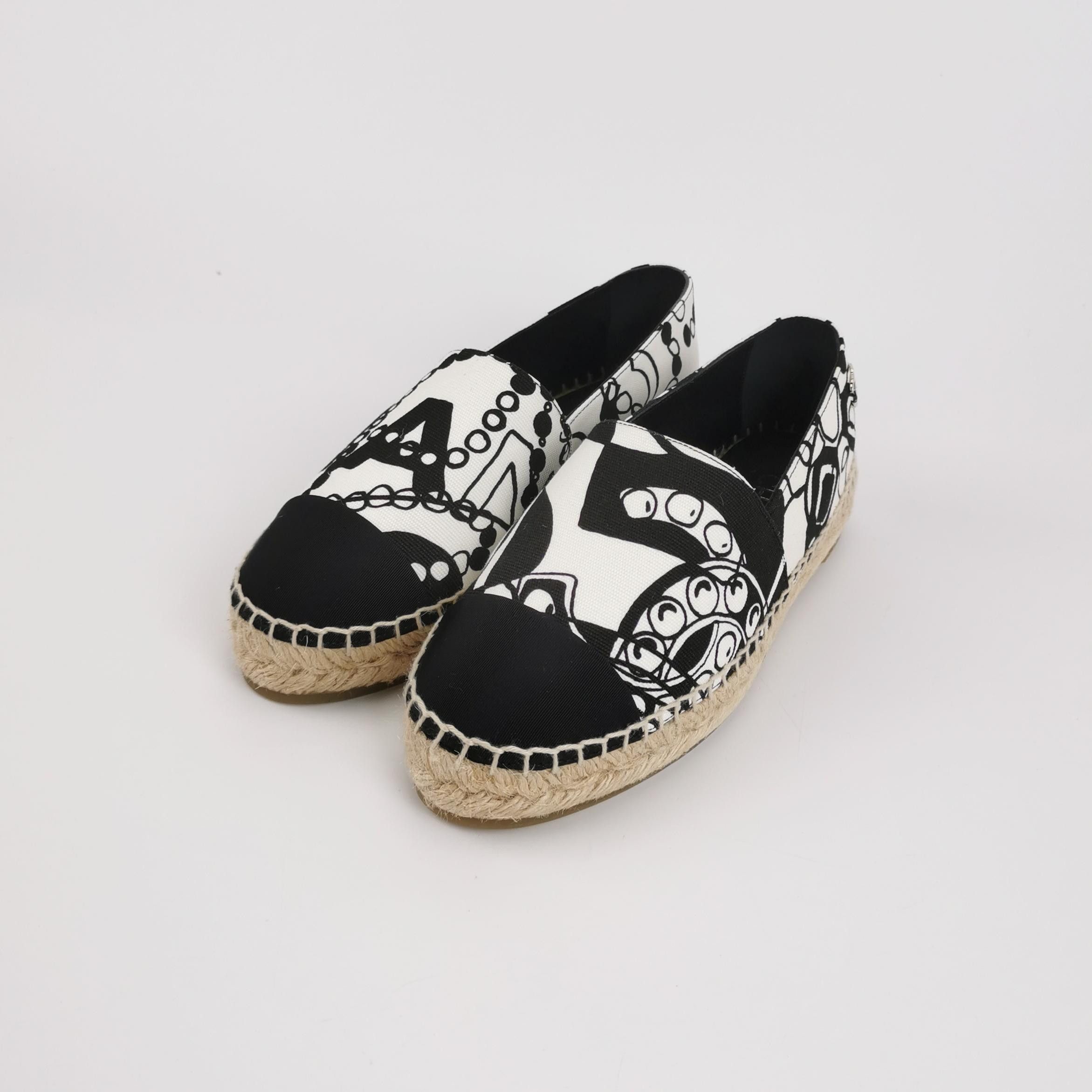 Chanel Chanel Women 7 Flats Size US 7 / IT 37 - 2 Thumbnail