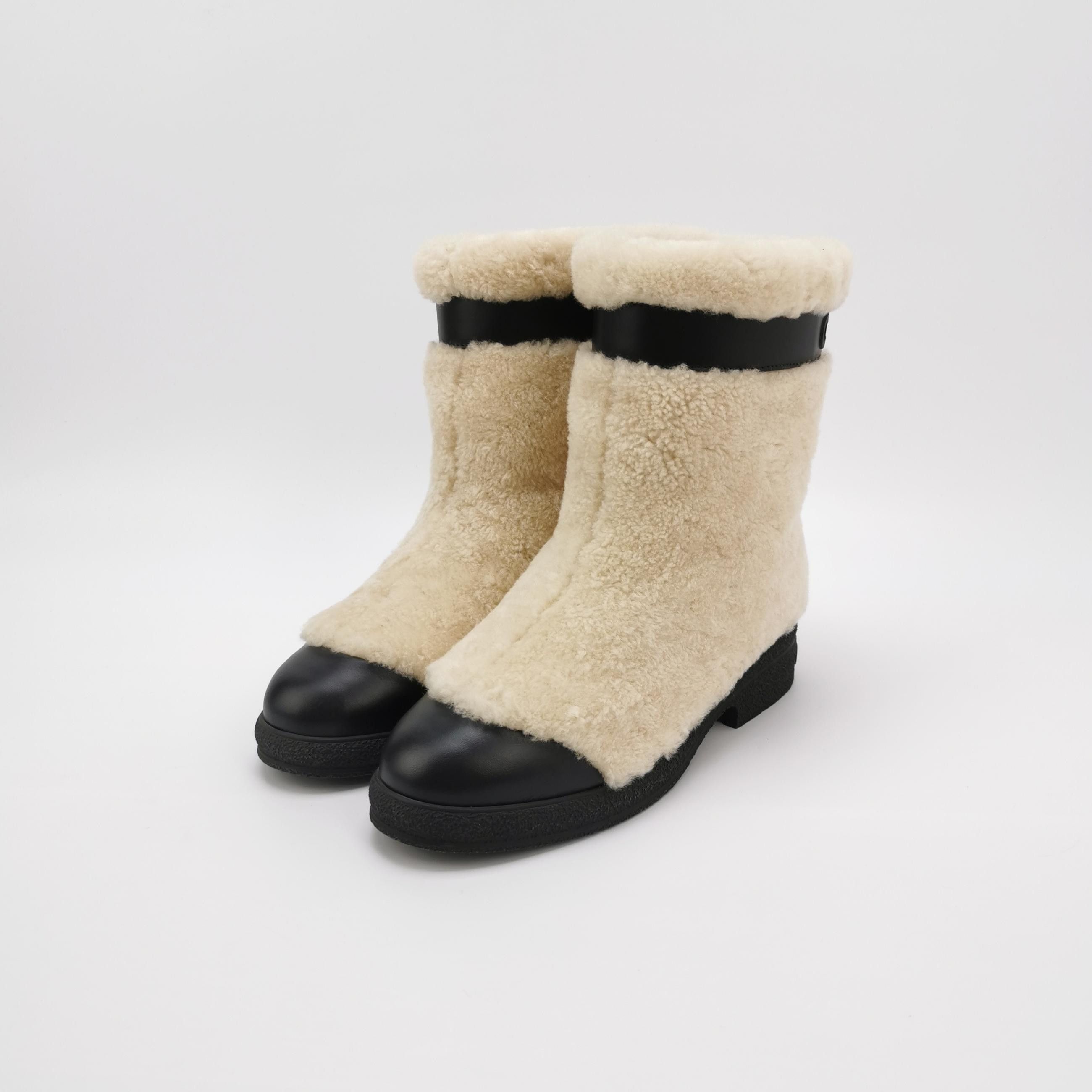 Chanel Chanel Women 7 Boots Size US 7 / IT 37 - 2 Thumbnail