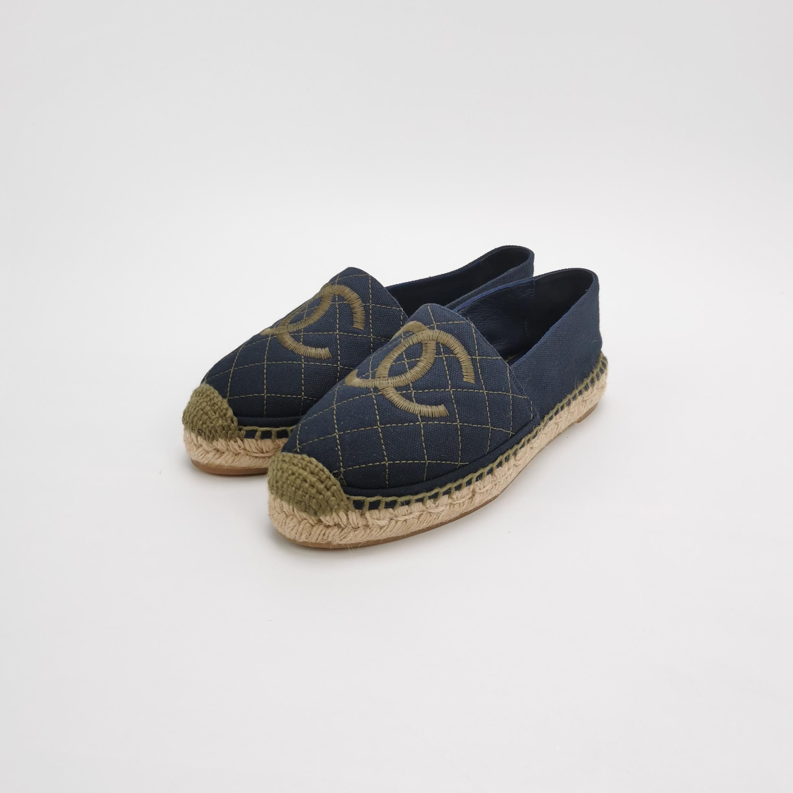 Chanel Chanel Women 5 Flats Size US 5 / IT 35 - 2 Thumbnail