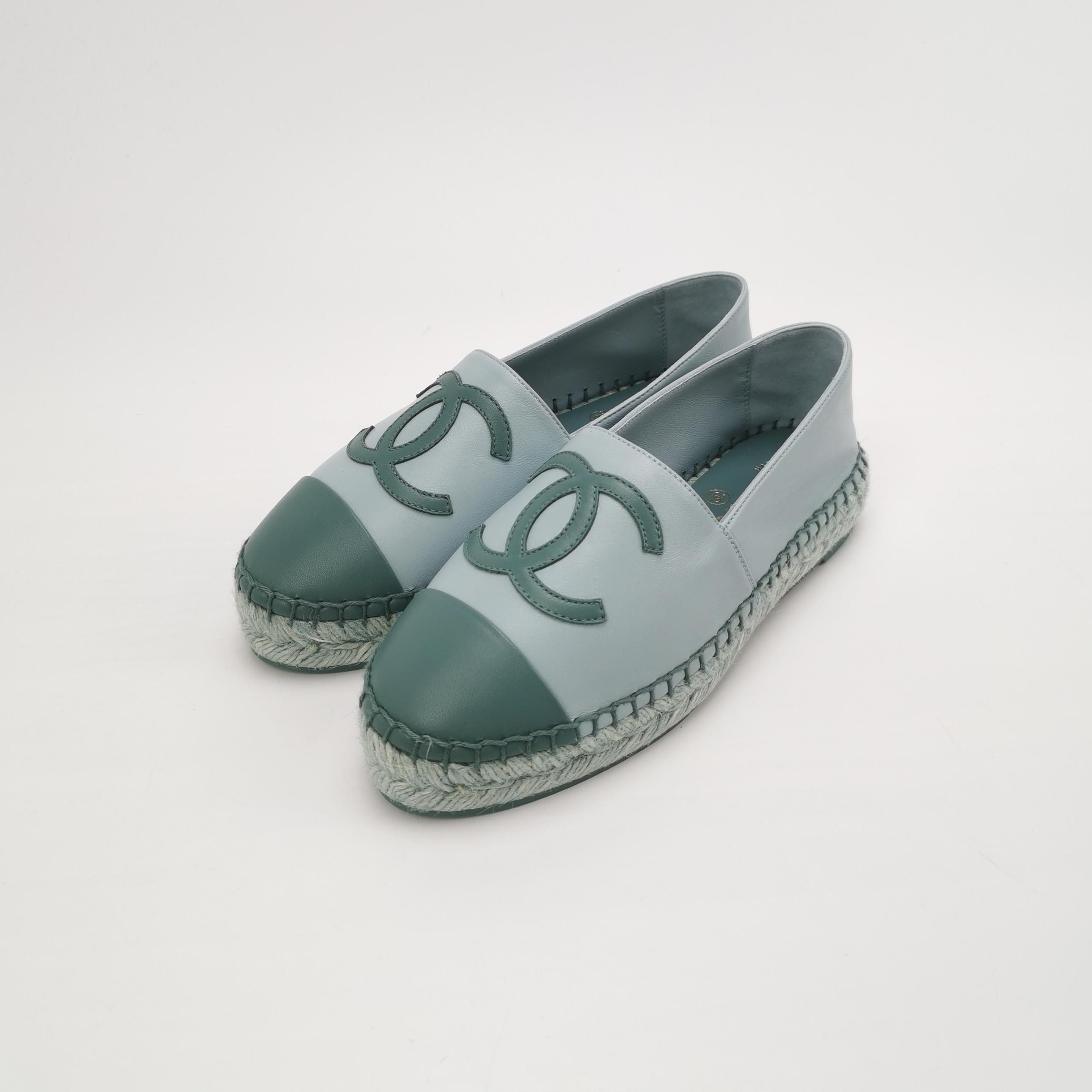 Chanel Chanel Women 5 Flats Size US 5 / IT 35 - 2 Thumbnail