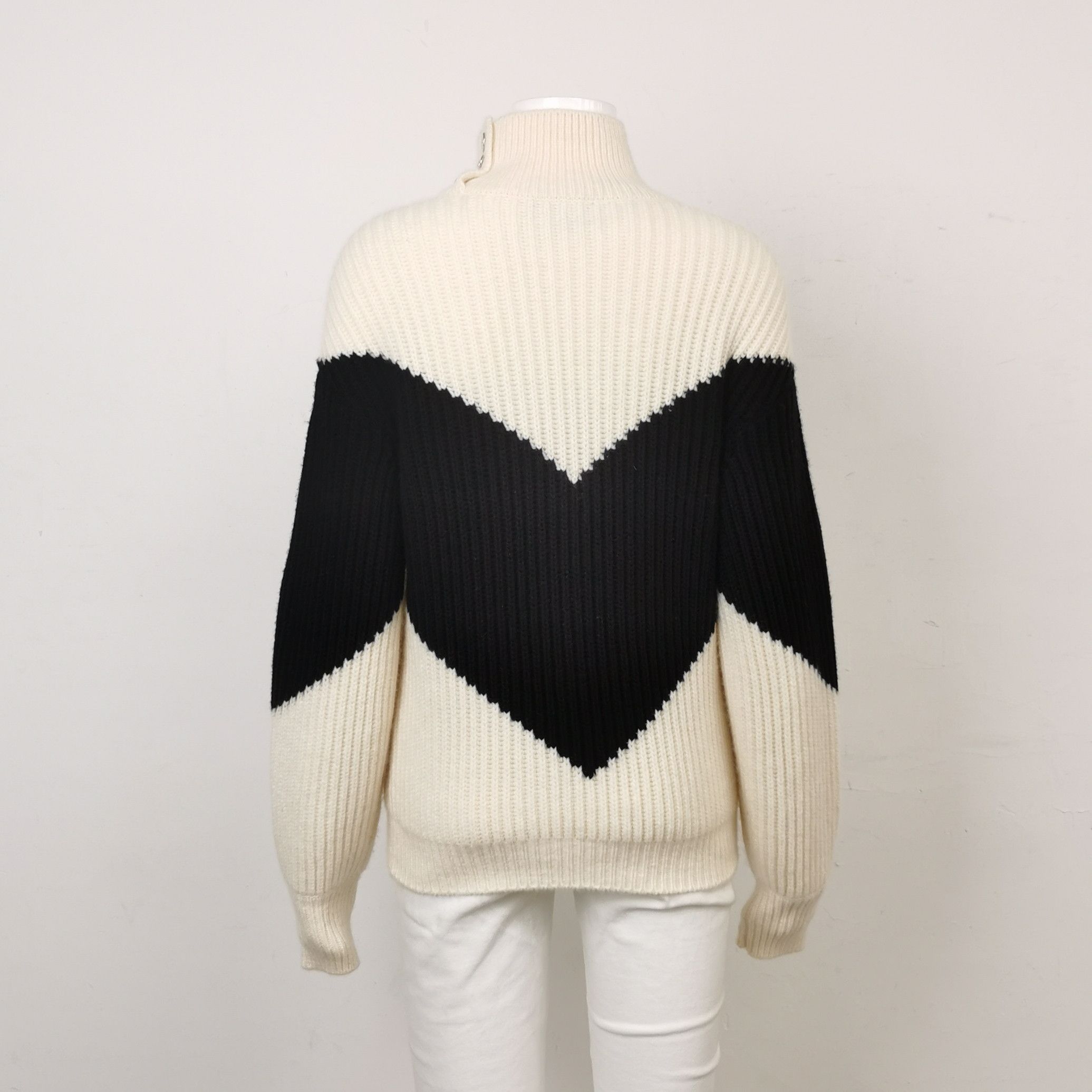 Chanel Chanel Women m Sweaters Size M / US 6-8 / IT 42-44 - 2 Thumbnail
