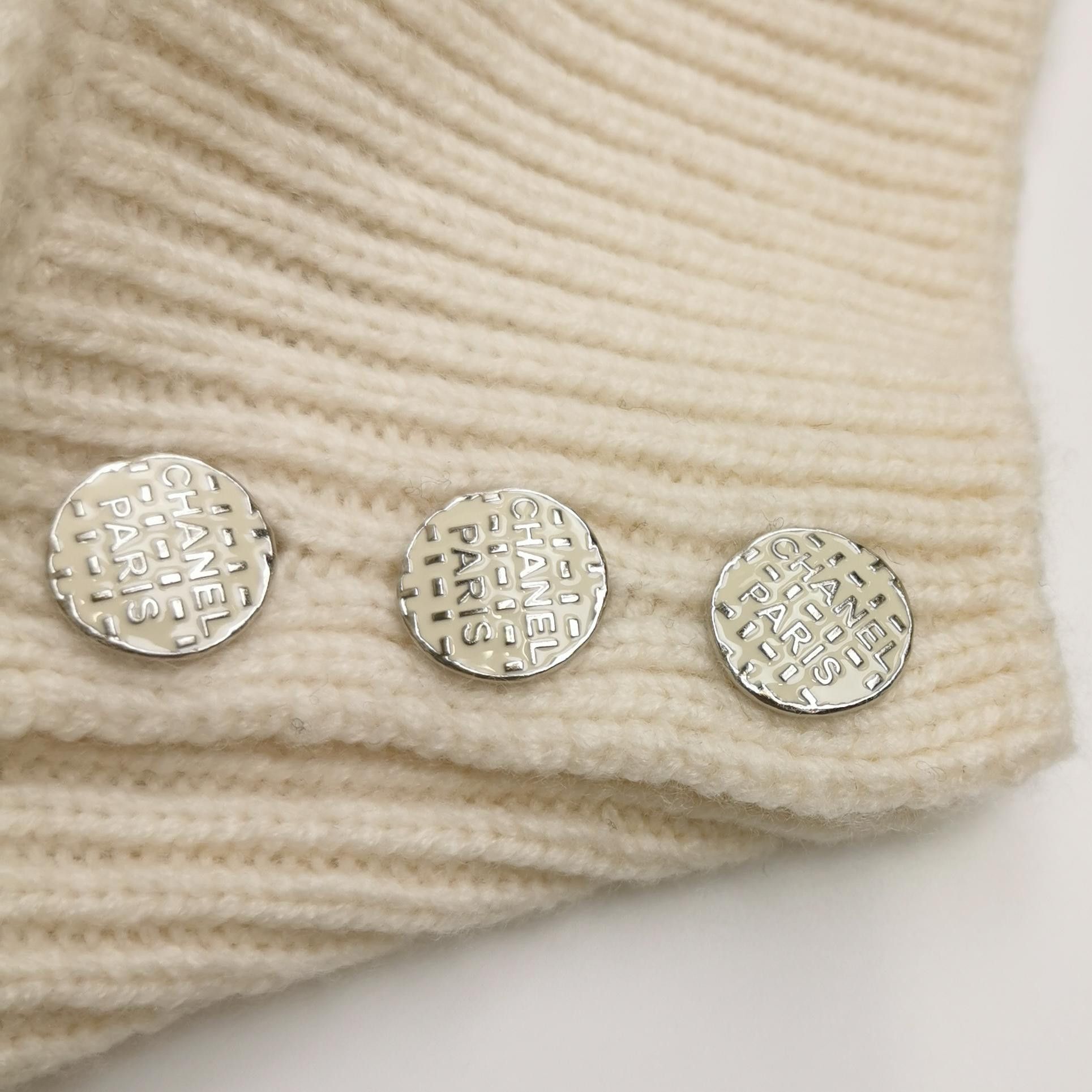 Chanel Chanel Women m Sweaters Size M / US 6-8 / IT 42-44 - 3 Thumbnail