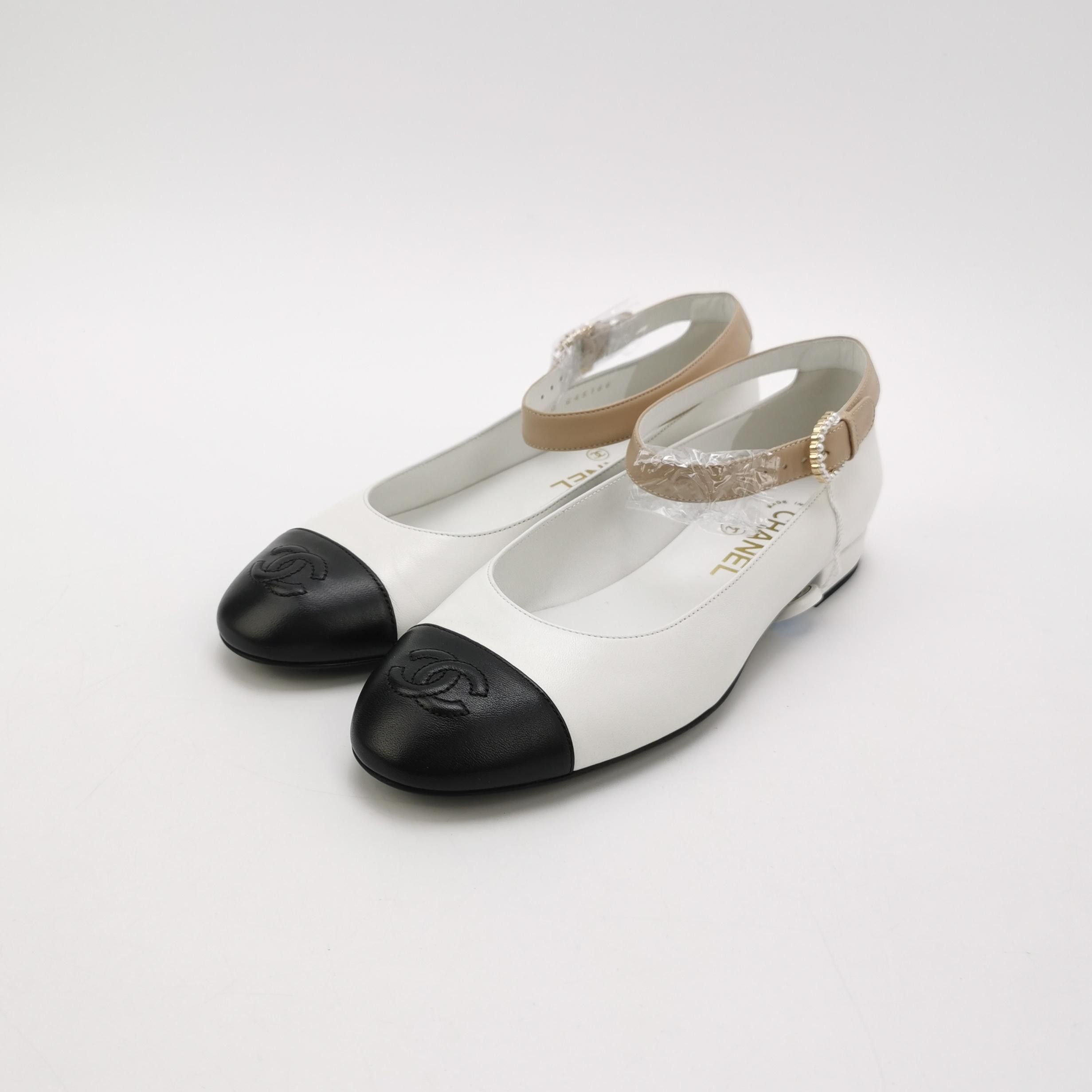 Chanel Chanel Women 8 Flats Size US 8 / IT 38 - 2 Thumbnail
