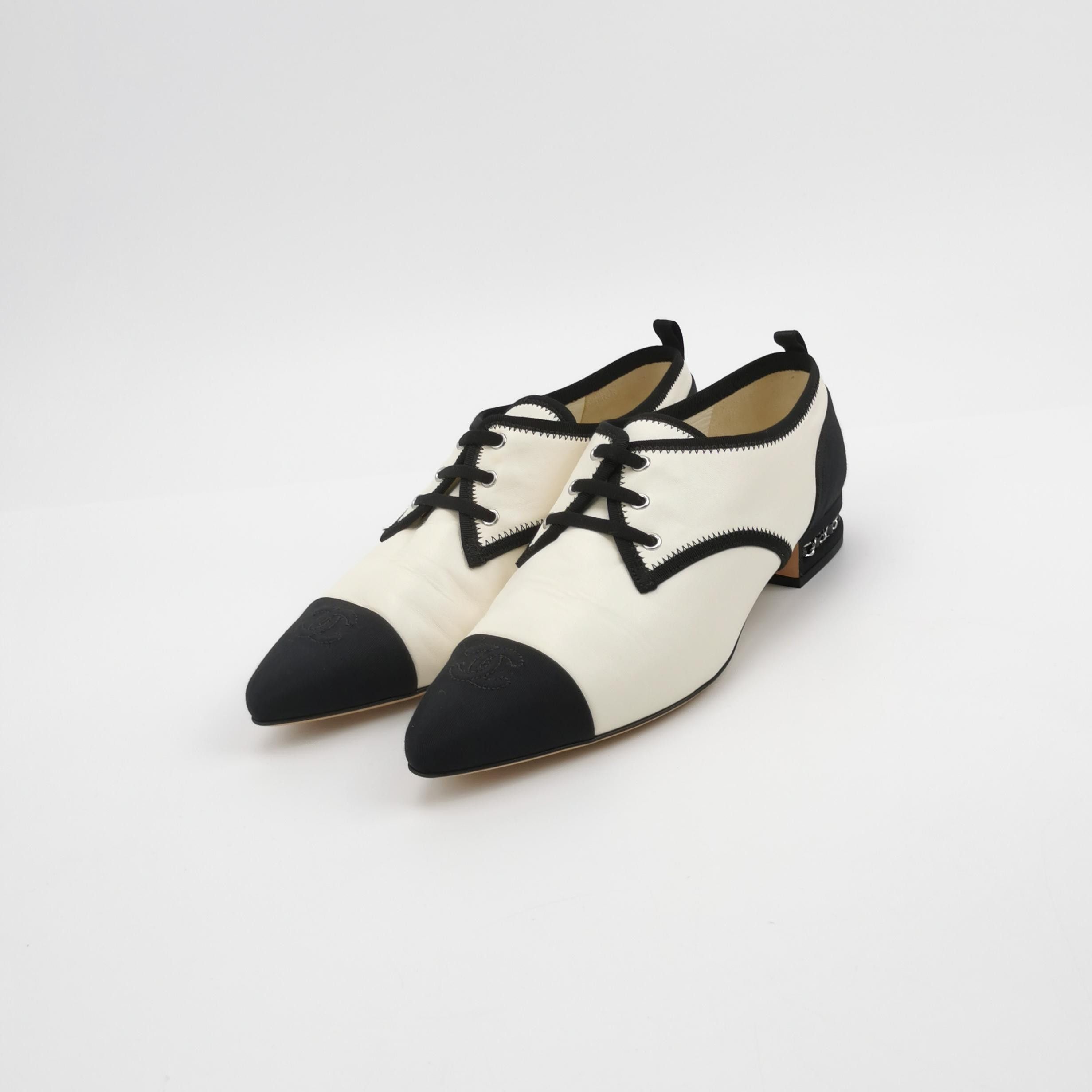 Chanel Chanel Women 8 Flats Size US 8 / IT 38 - 2 Thumbnail