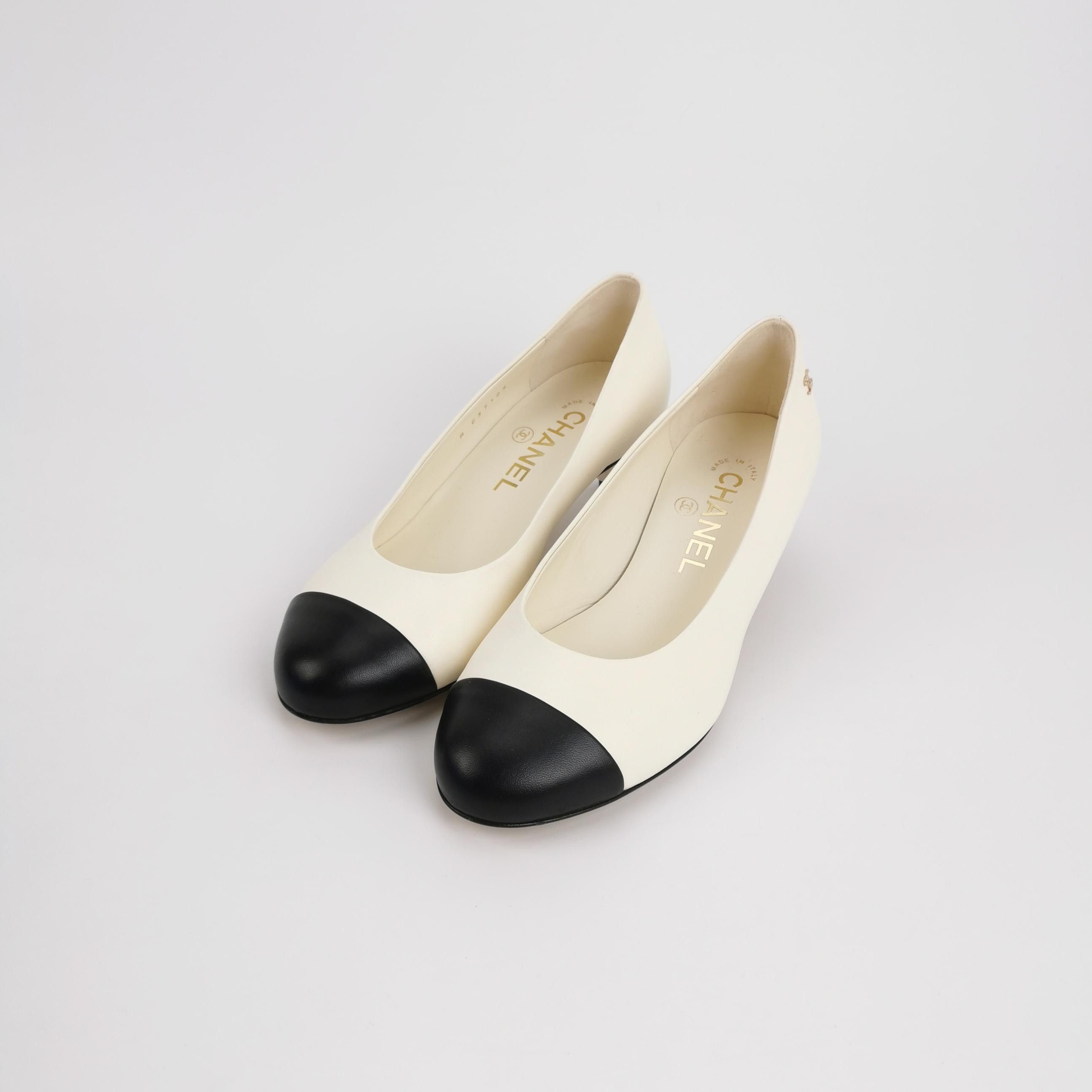 Chanel Chanel Women 5-5 Flats Size US 5.5 / IT 35.5 - 2 Thumbnail