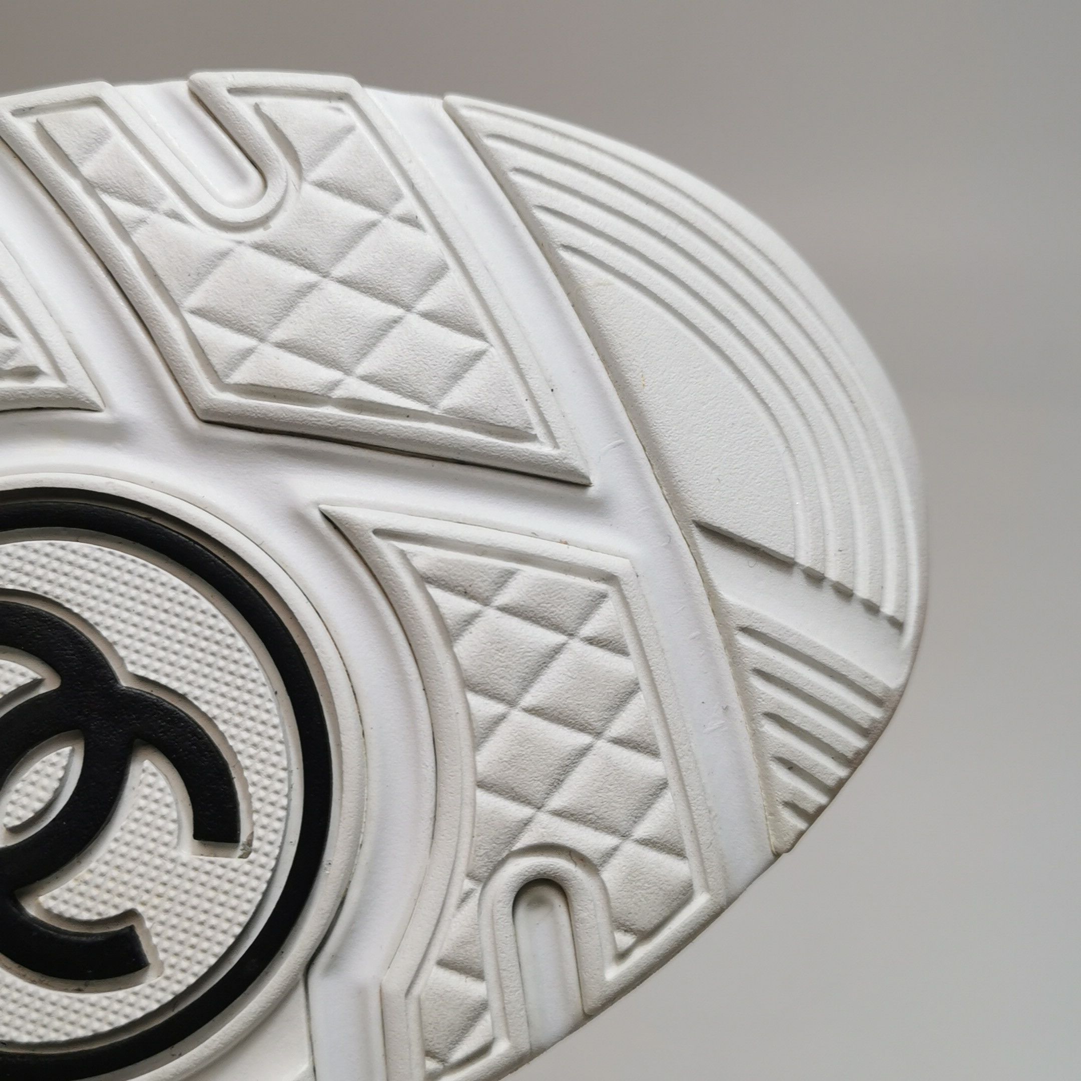 Chanel Chanel Women 6-5 Lowtop Sneakers Size US 6.5 / IT 36.5 - 10 Thumbnail