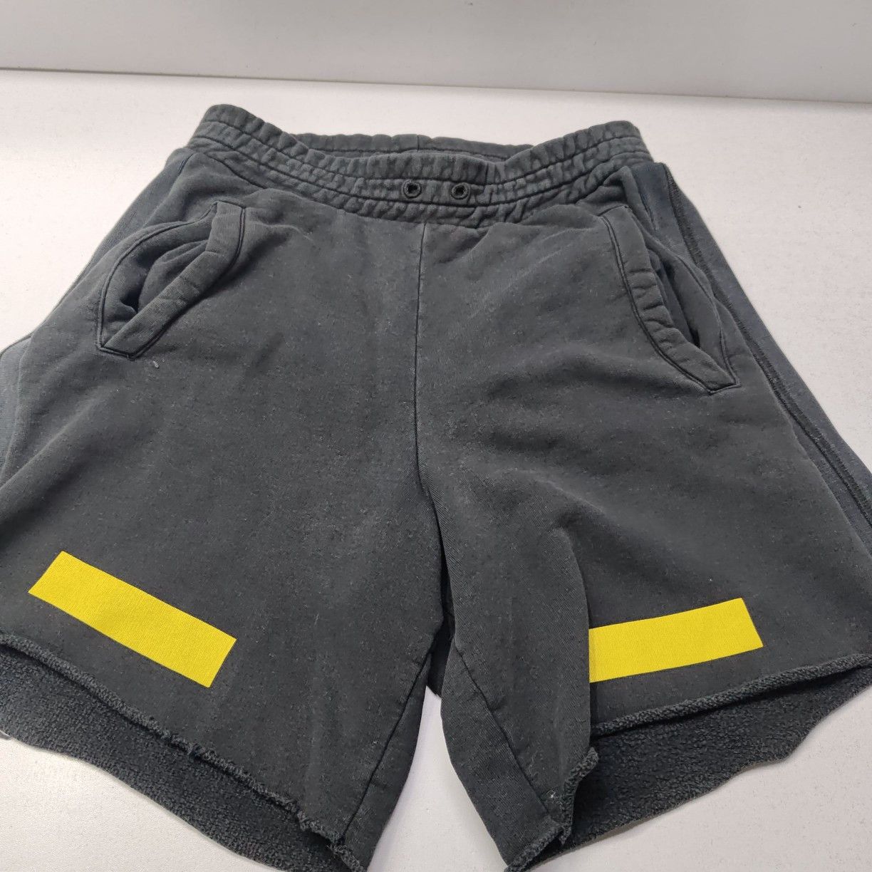 Off-White Off-White Yellow Logo Shorts Size XS Size US 28 / EU 44 - 10 Thumbnail