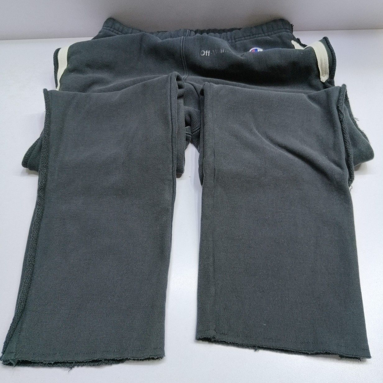 Off-White Off-White x Champion Arrow Sweatpants Size XXS Size US 26 / EU 42 - 11 Thumbnail