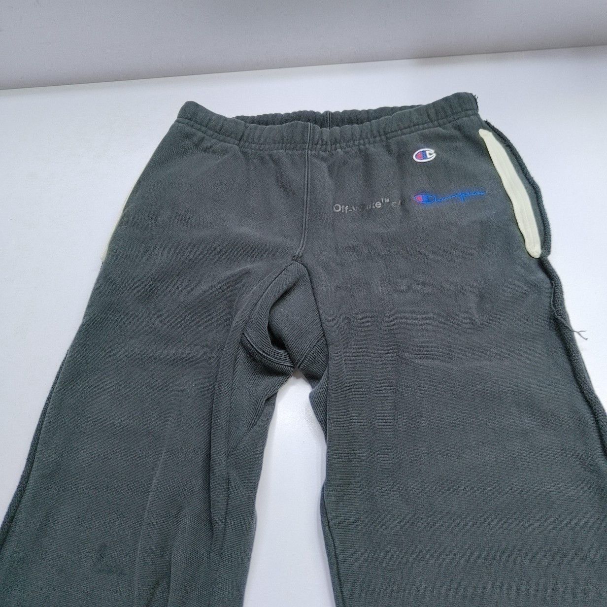 Off-White Off-White x Champion Arrow Sweatpants Size XXS Size US 26 / EU 42 - 10 Thumbnail
