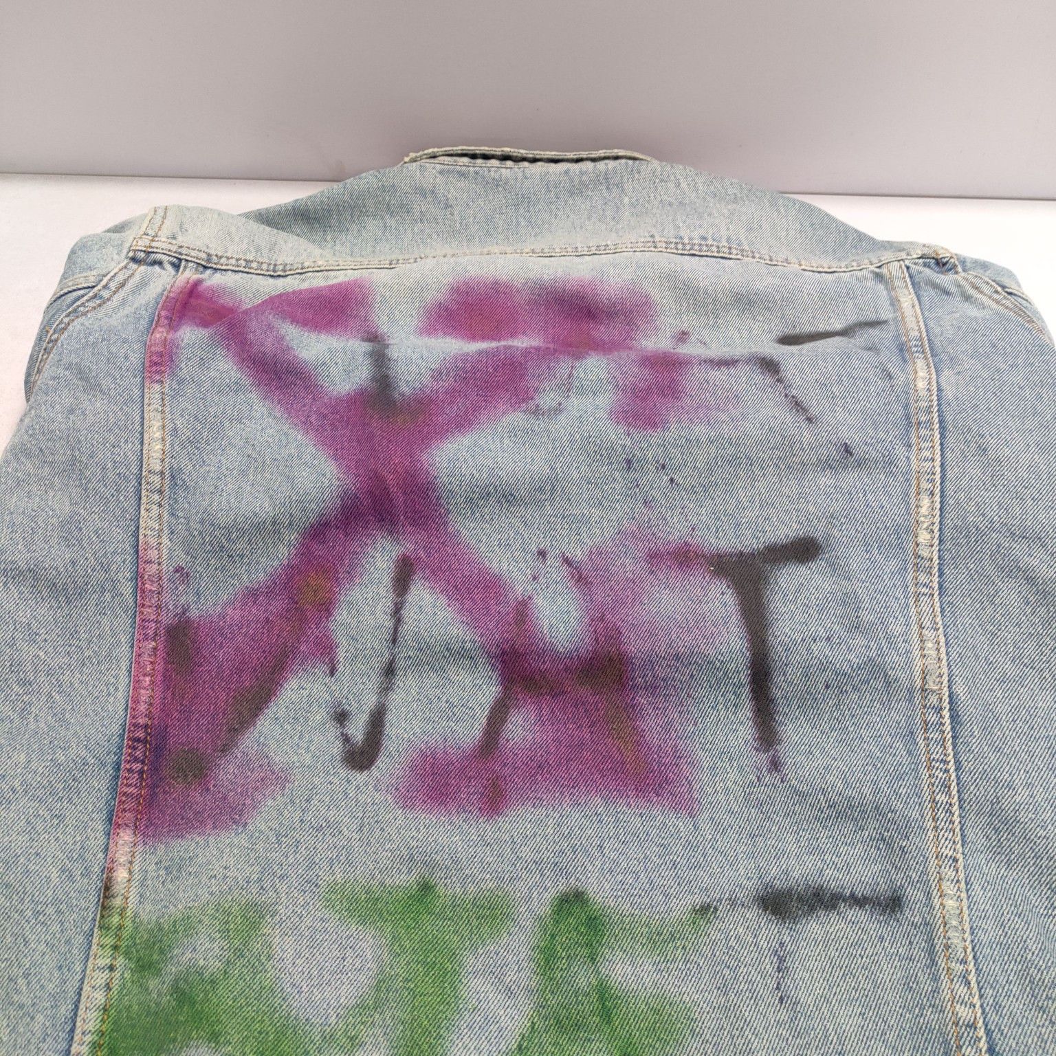 Off-White OFF-WHITE Spray Paint Denim Jacket Size XXL Size US XXL / EU 58 / 5 - 6 Thumbnail