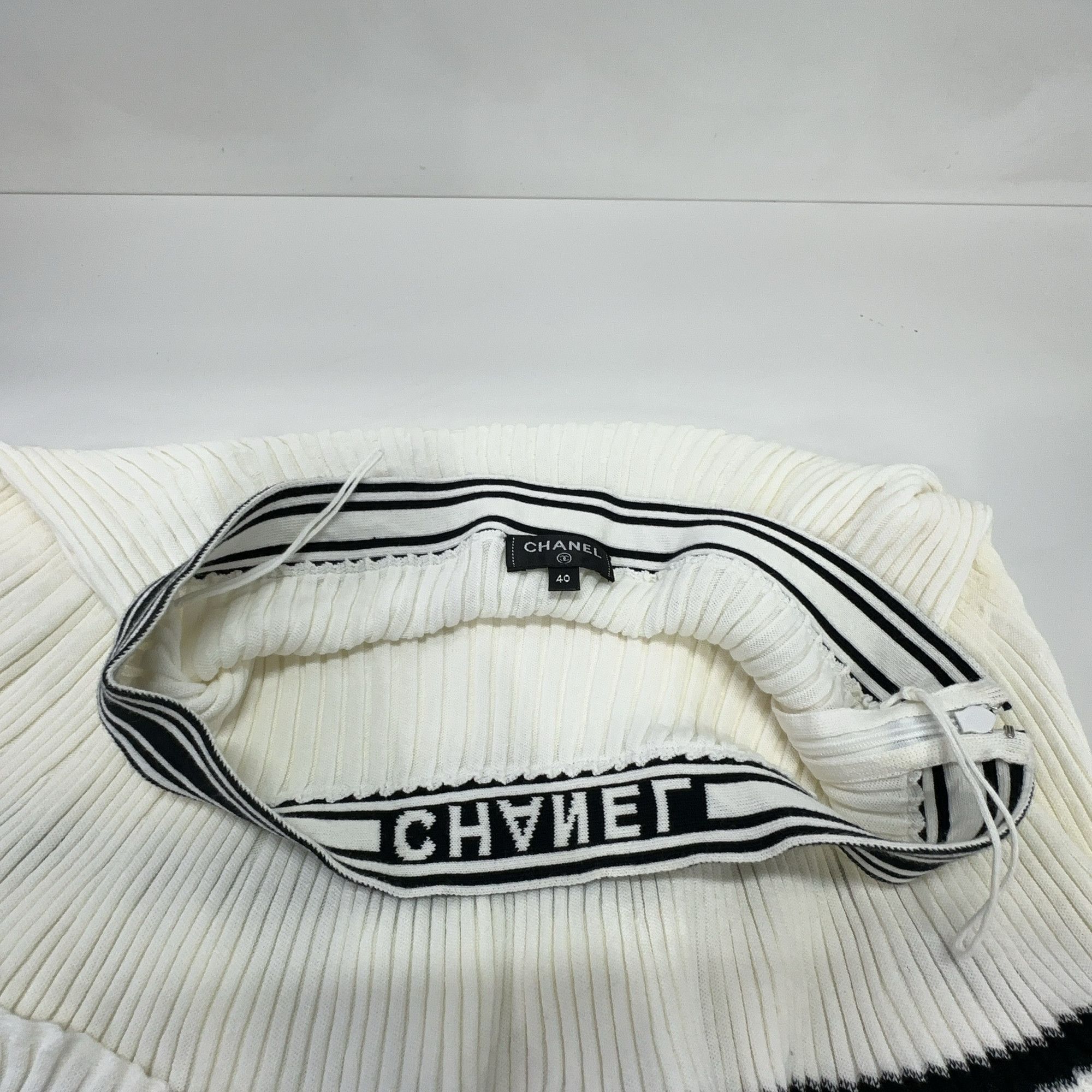Chanel Chanel Knit Pleated Logo Skirt Size 40 Size 28" / US 6 / IT 42 - 5 Thumbnail