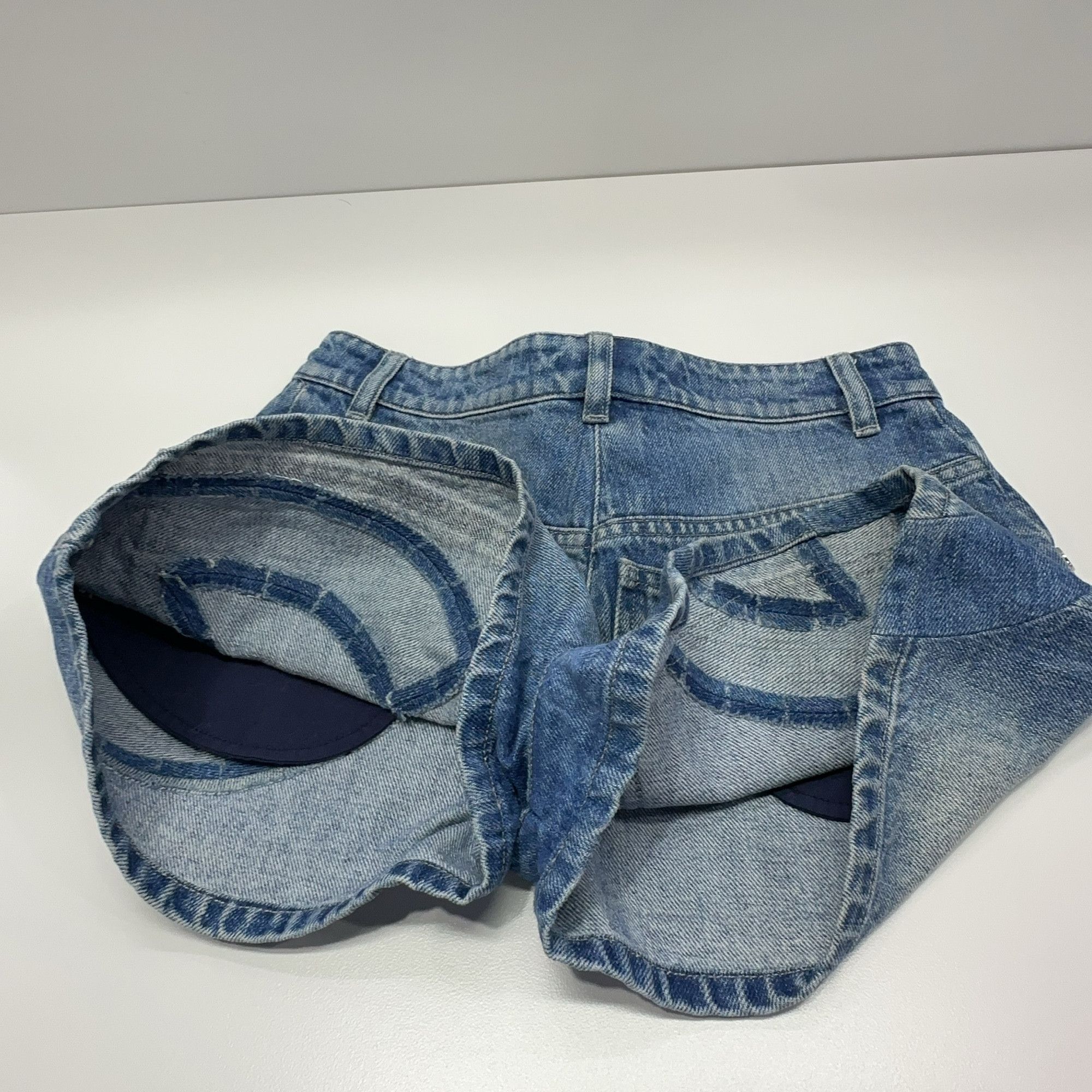 Chanel Chanel Denim Shorts Size 34 Size 25" / US 0 / IT 36 - 8 Thumbnail