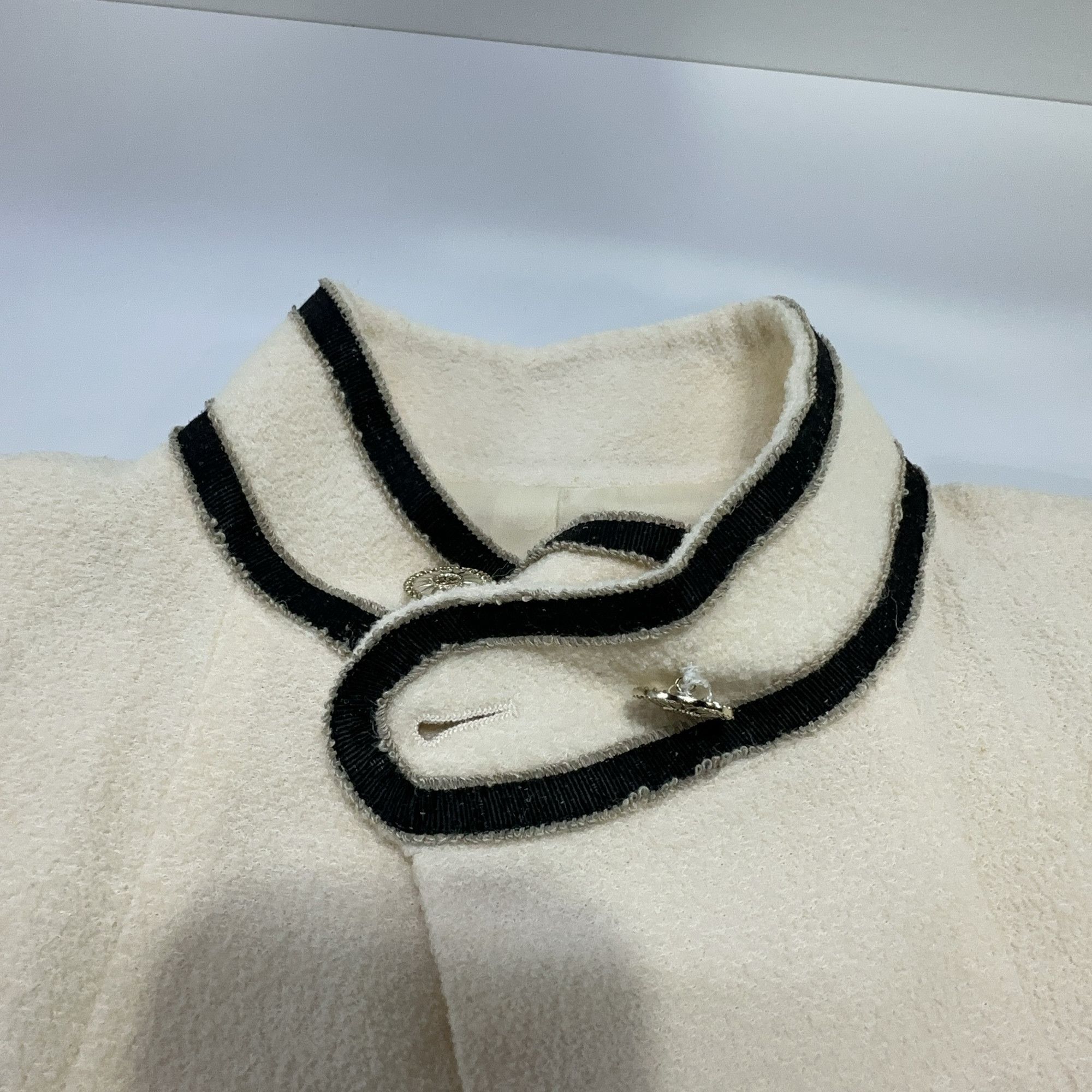 Chanel Chanel Trimmed Jacket Size 38 Size S / US 4 / IT 40 - 9 Thumbnail