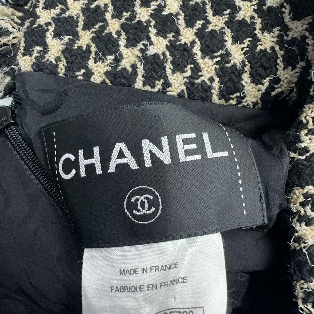 Chanel Chanel Tweed Patterned Button Dress Size 36 Size XS / US 0-2 / IT 36-38 - 4 Thumbnail
