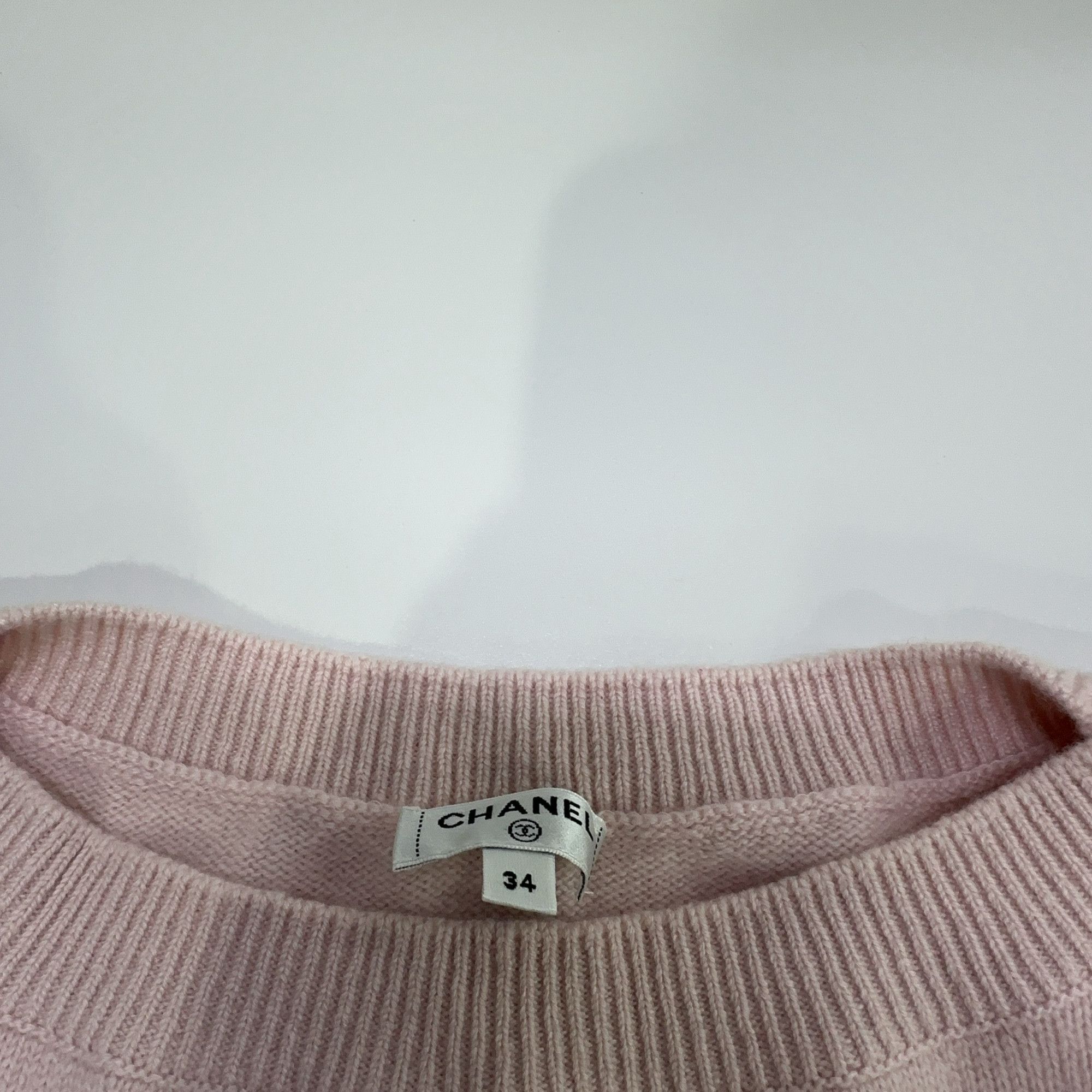 Chanel Chanel Pearl Crystal Logo Sweater Size 34 Size XS / US 0-2 / IT 36-38 - 4 Thumbnail