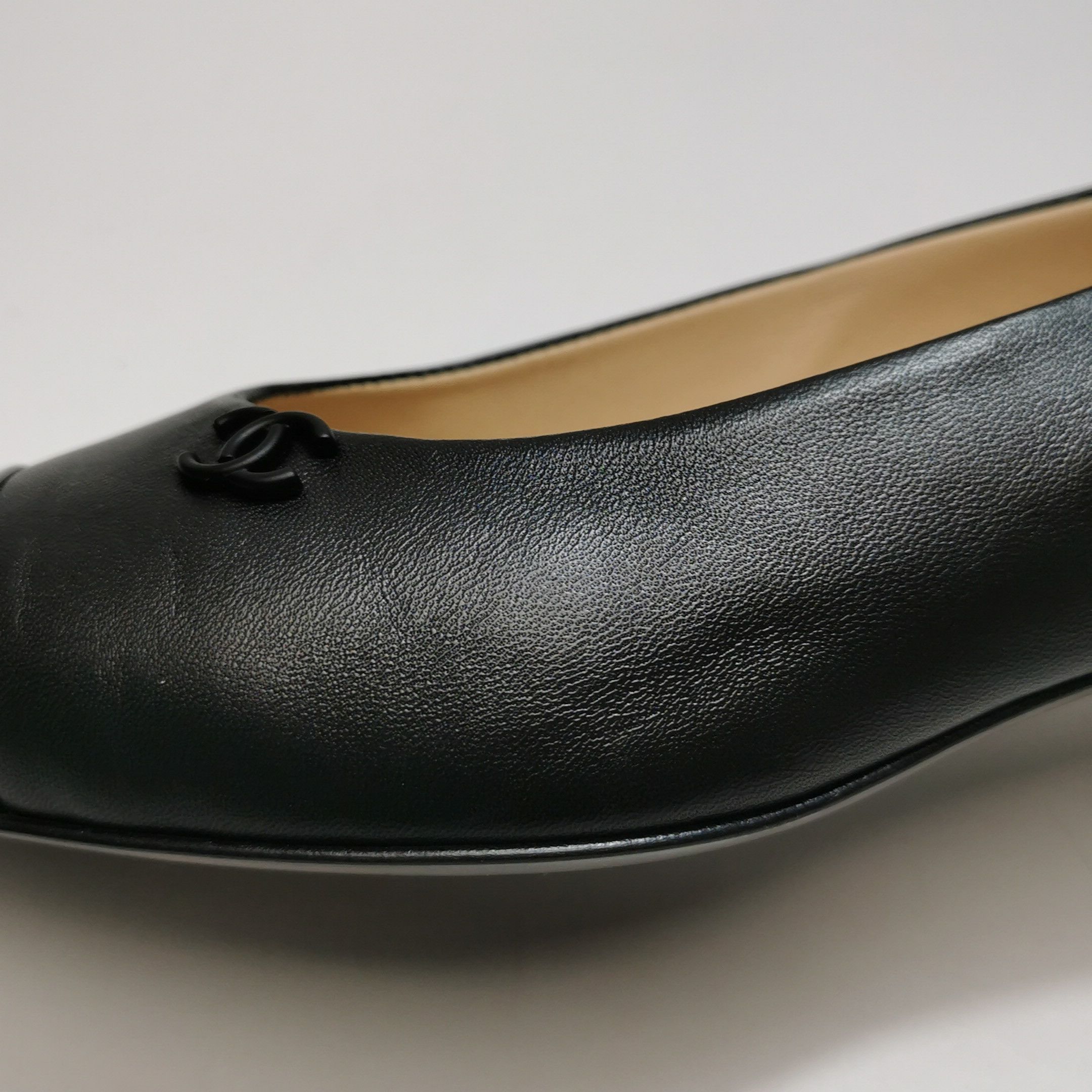 Chanel Chanel Women 5-5 Flats Size US 5.5 / IT 35.5 - 9 Thumbnail