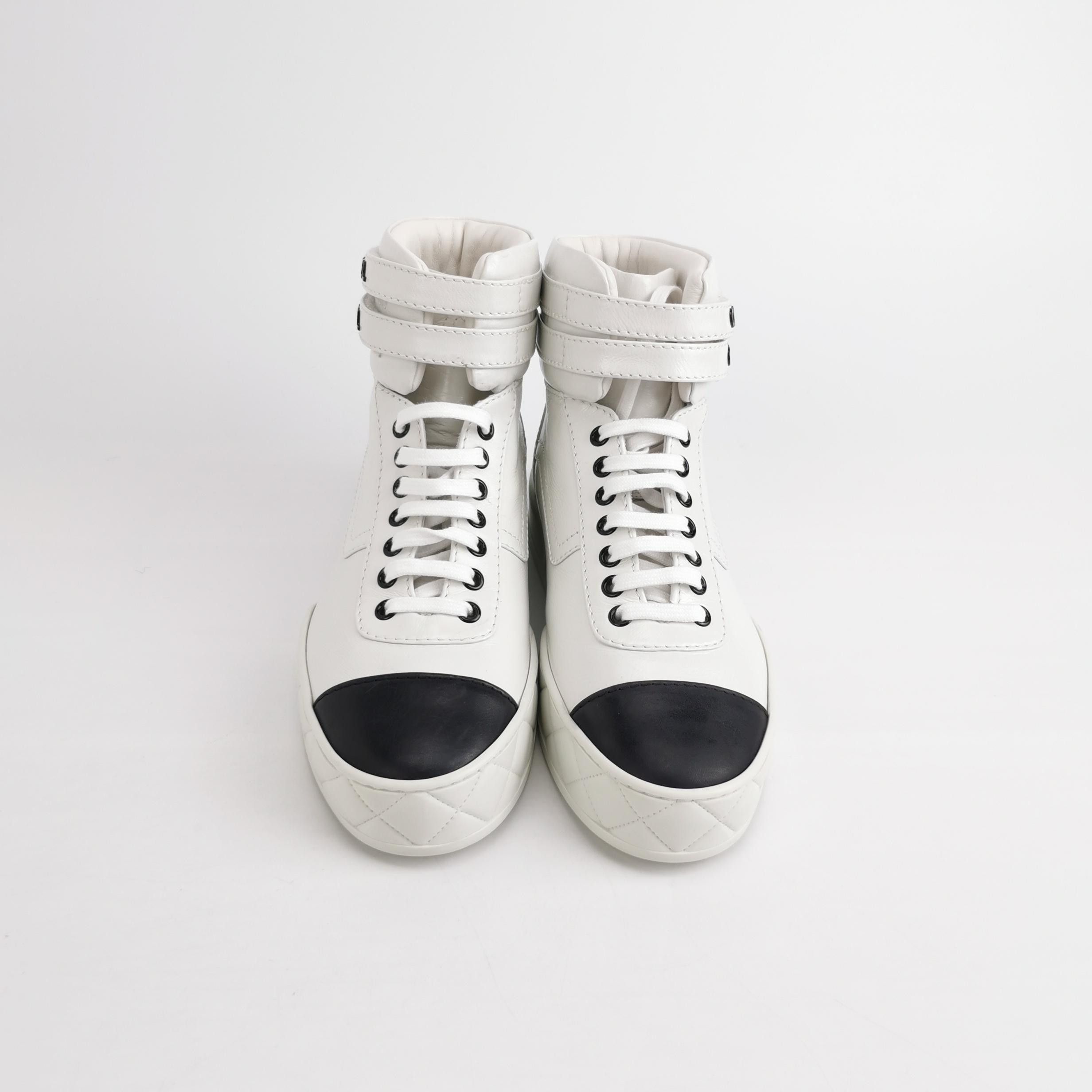 Chanel Chanel Women 9 Lowtop Sneakers Size US 9 / IT 39 - 3 Thumbnail