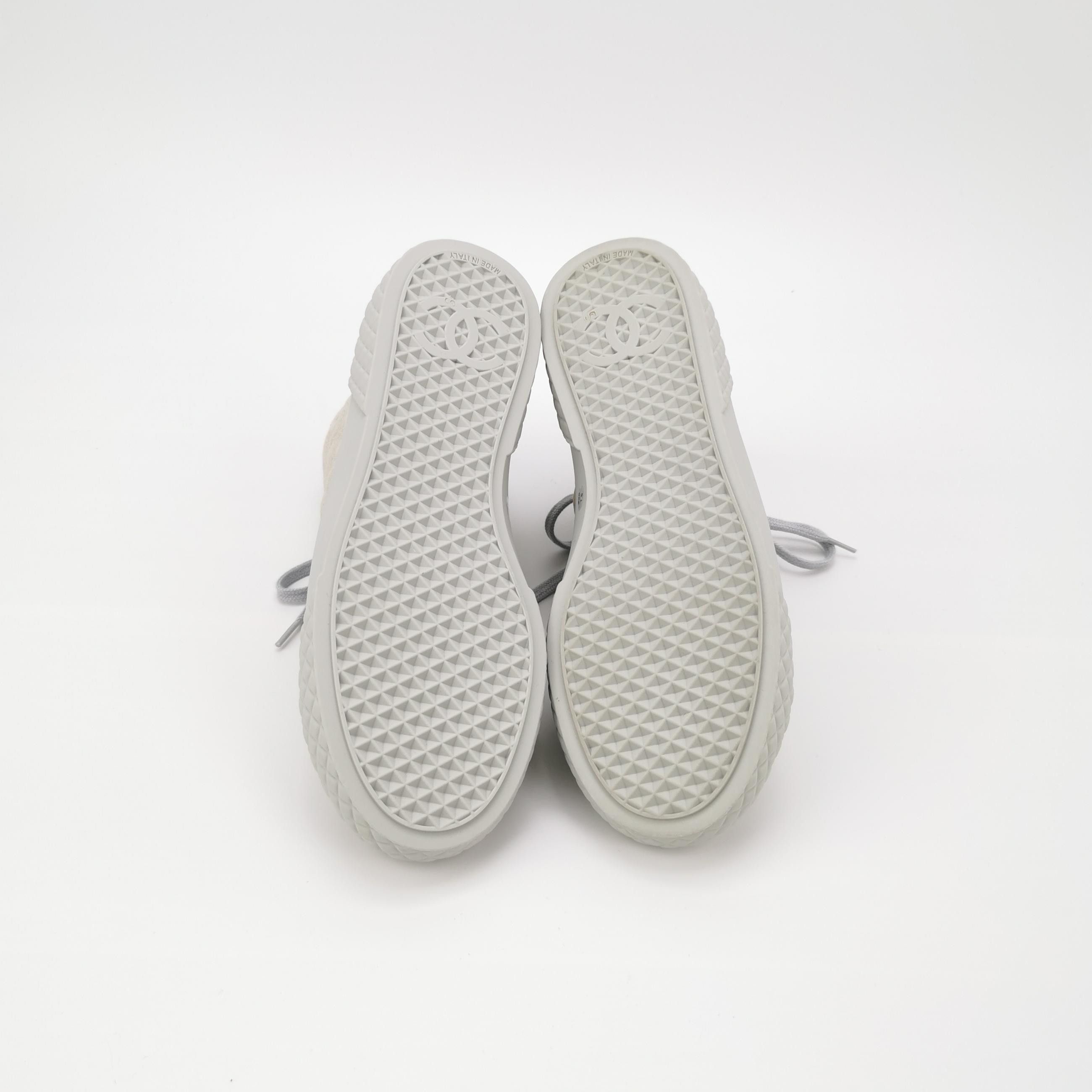 Chanel Chanel Women 5-5 Lowtop Sneakers Size US 5.5 / IT 35.5 - 5 Thumbnail