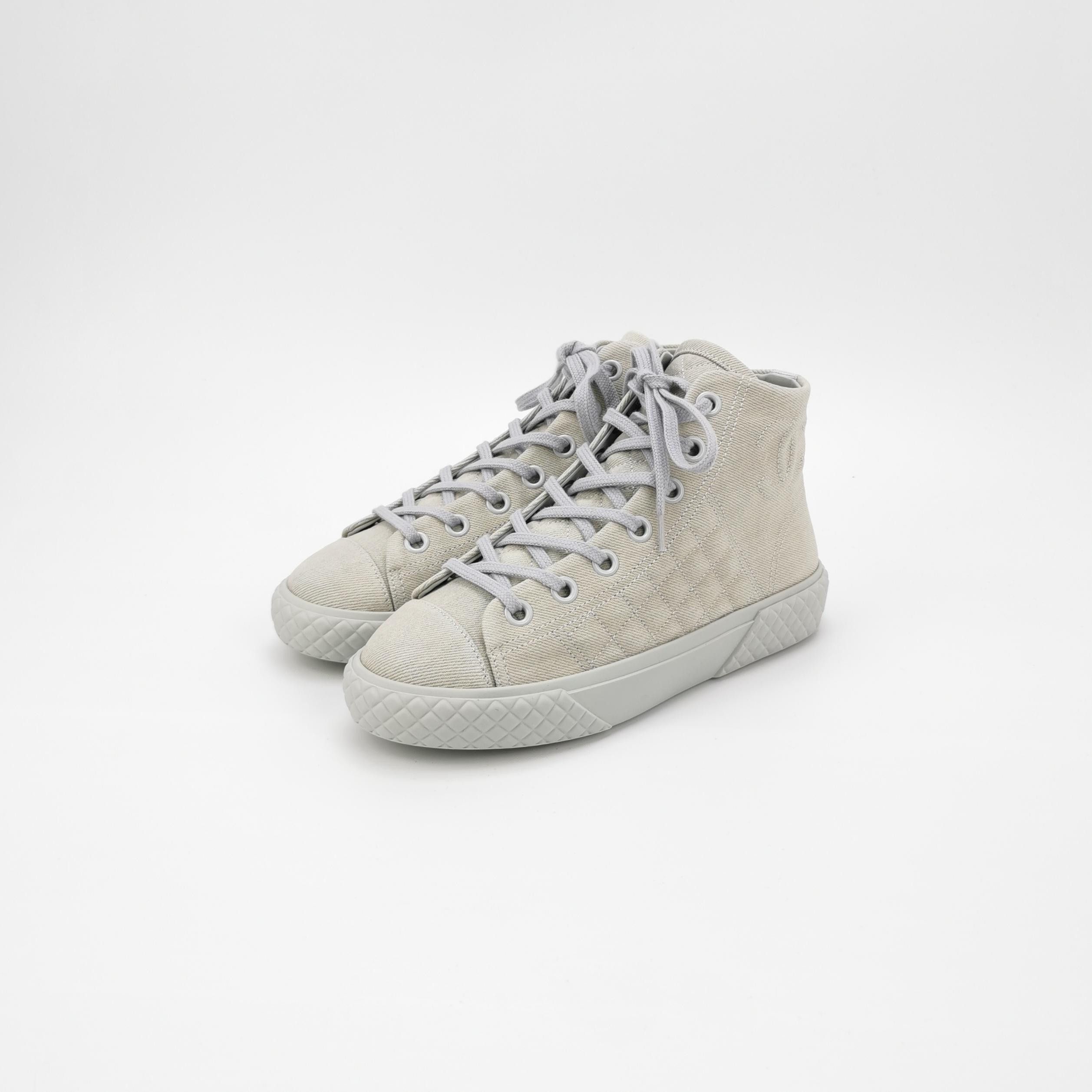 Chanel Chanel Women 5-5 Lowtop Sneakers Size US 5.5 / IT 35.5 - 2 Thumbnail