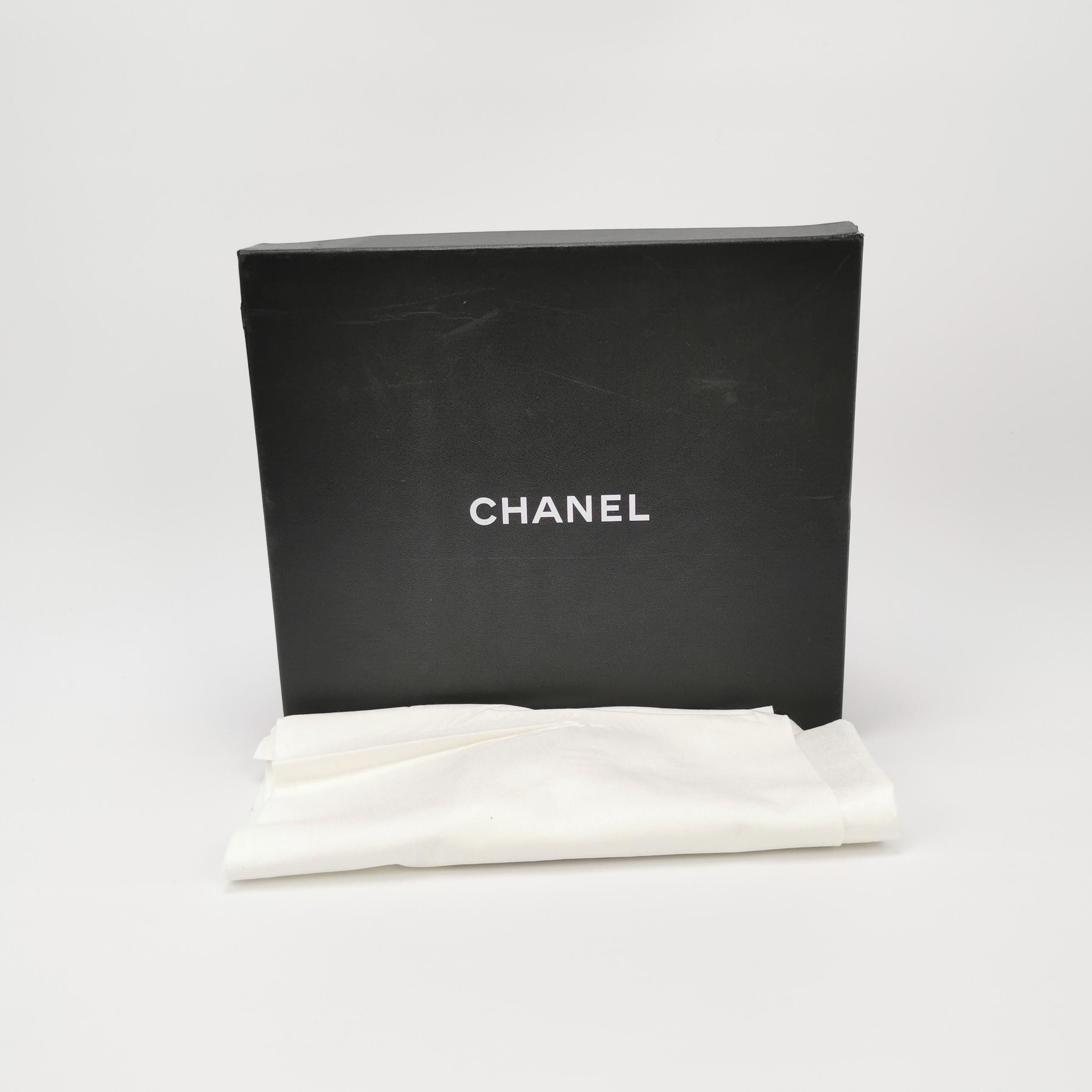 Chanel Chanel Women 5-5 Lowtop Sneakers Size US 5.5 / IT 35.5 - 6 Thumbnail