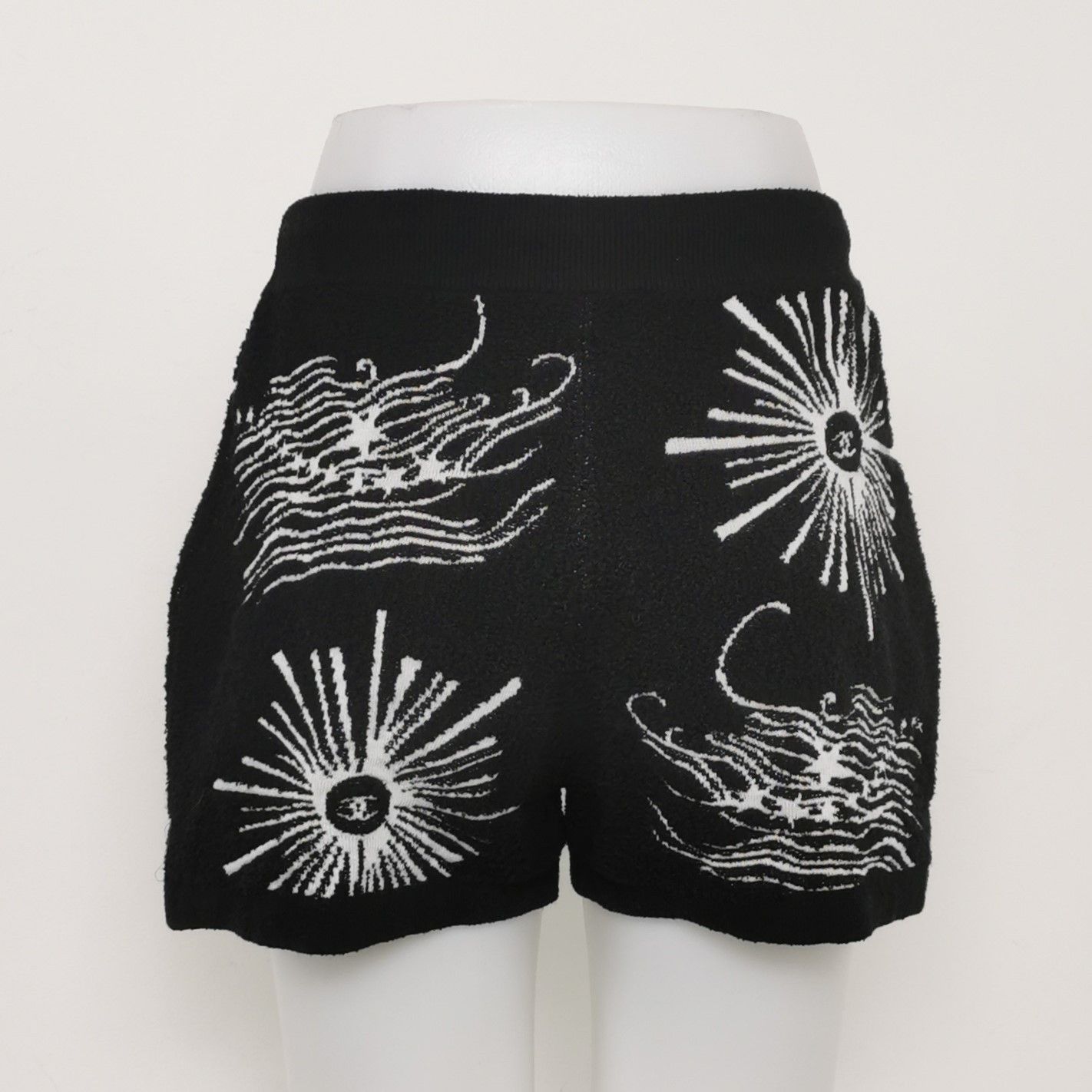 Chanel Chanel Women 34 Shorts Size 34" / US 12 / IT 48 - 2 Thumbnail