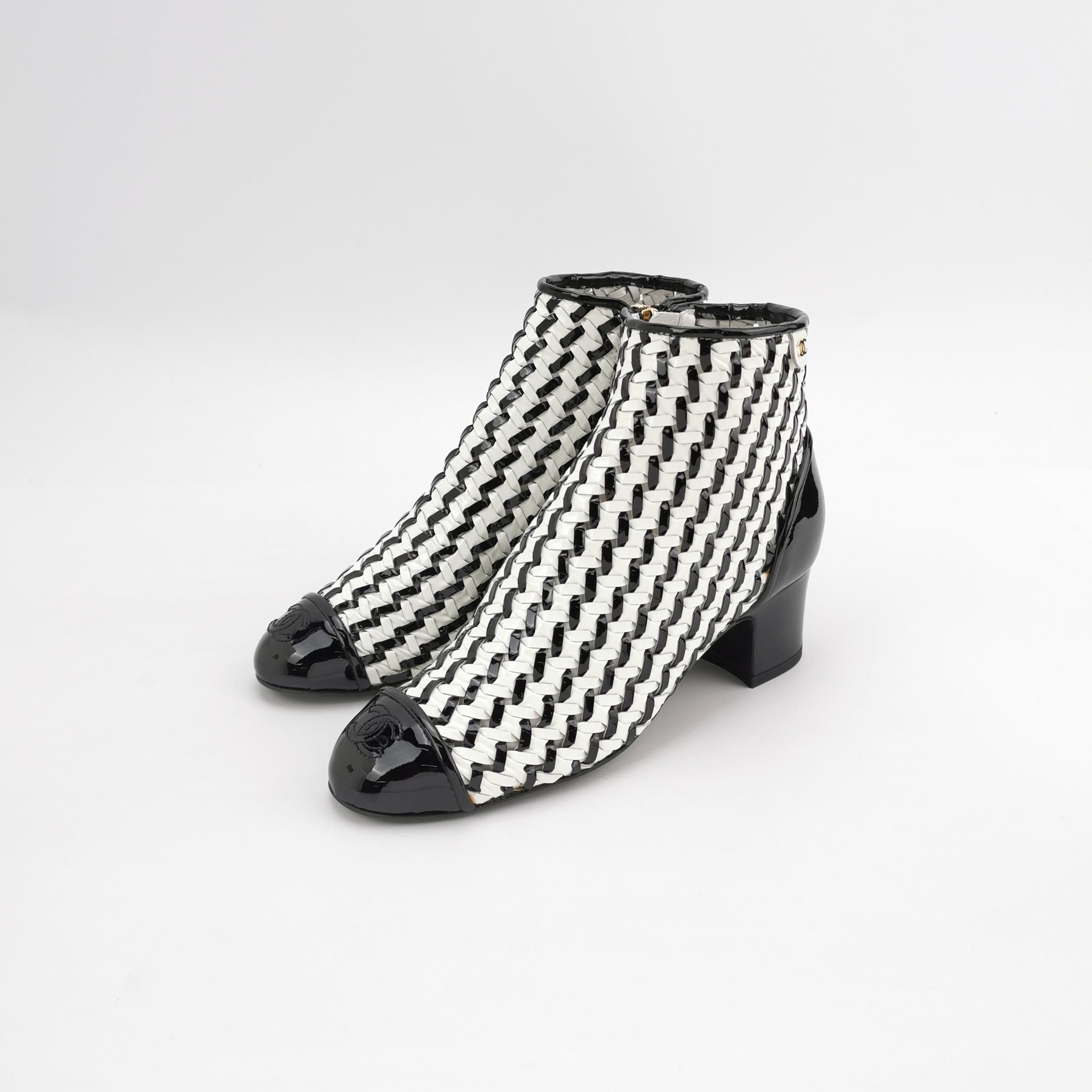 Chanel Chanel Women 5-5 Boots Size US 5.5 / IT 35.5 - 2 Thumbnail