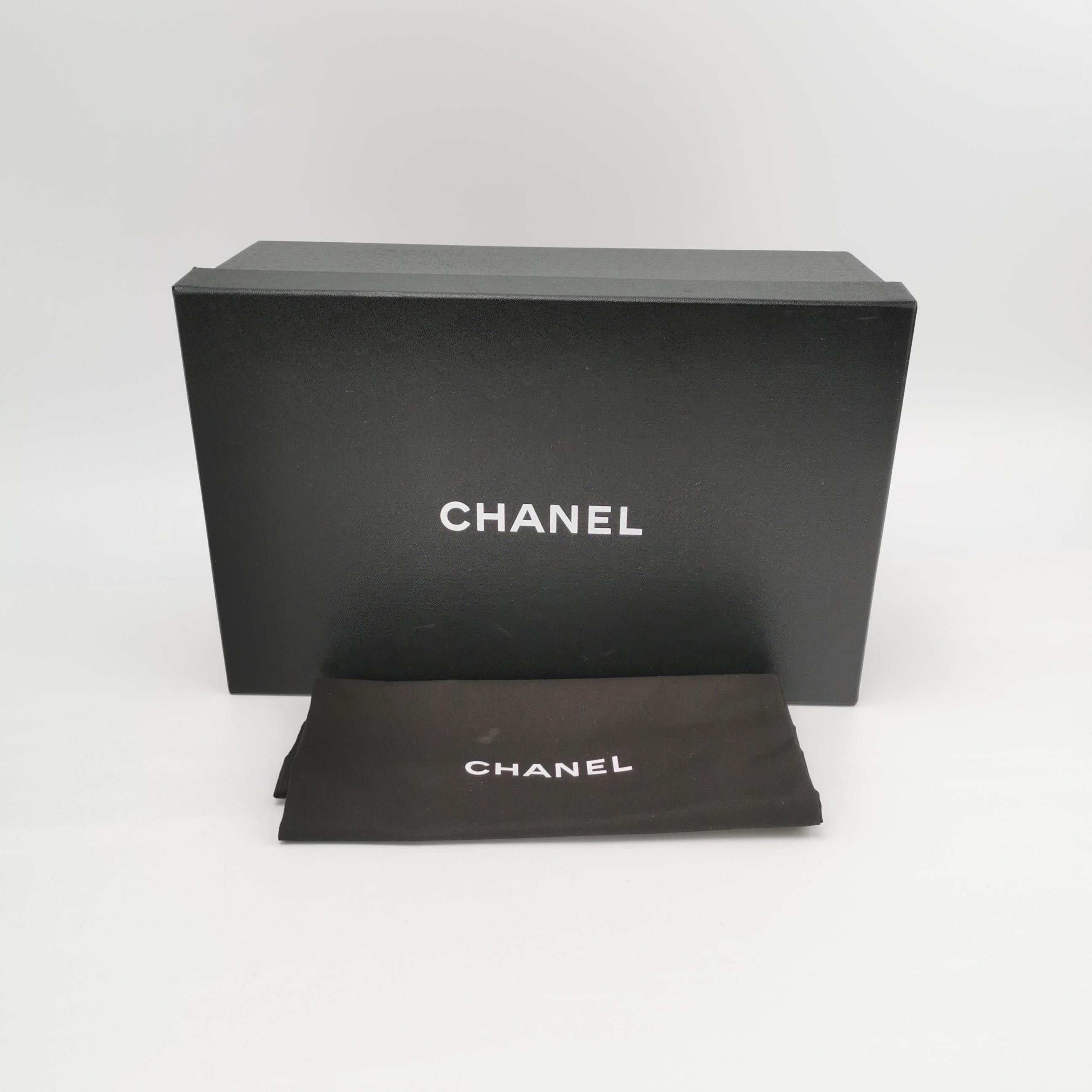 Chanel Chanel Women 5-5 Lowtop Sneakers Size US 5.5 / IT 35.5 - 6 Thumbnail