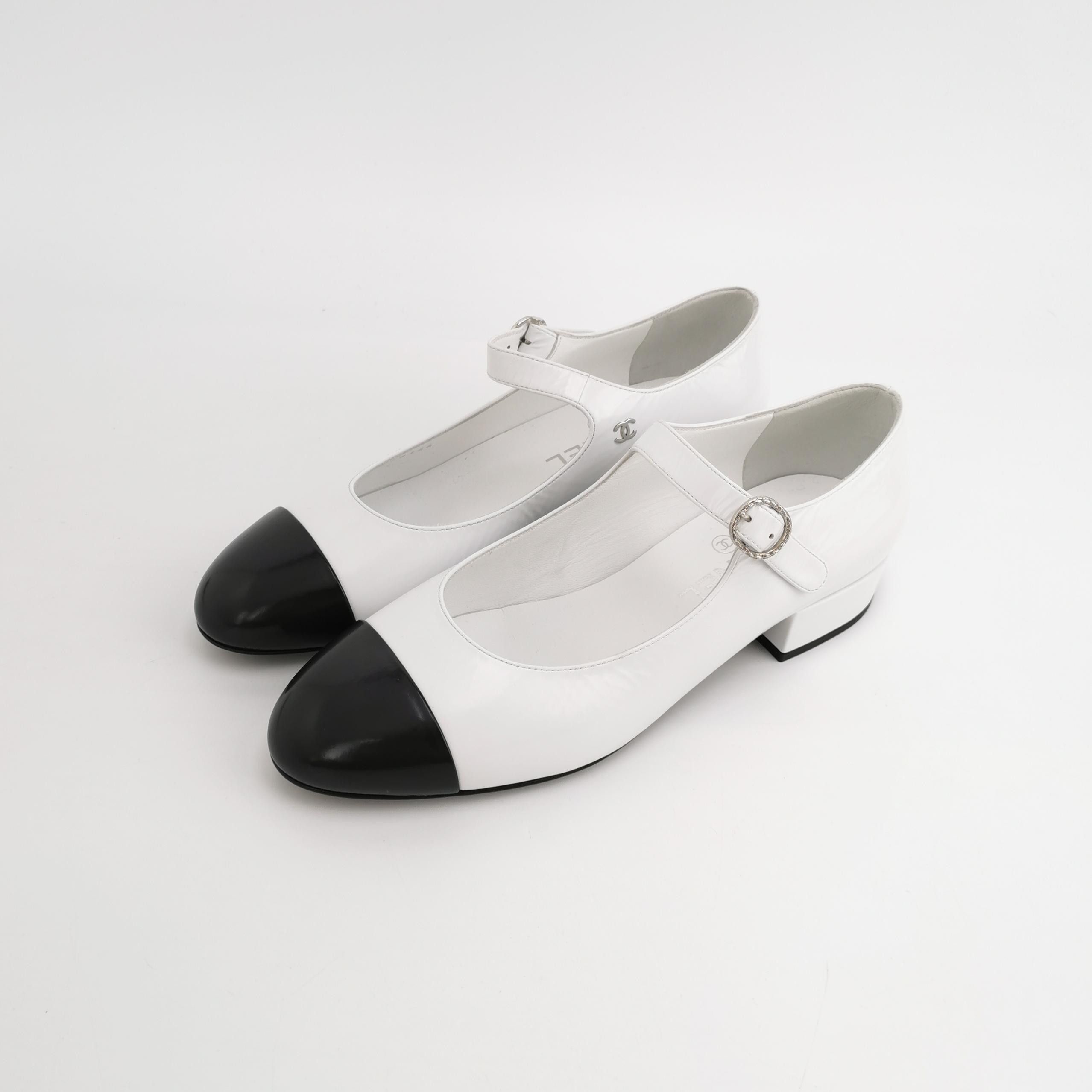 Chanel Chanel Women 8 Flats Size US 8 / IT 38 - 2 Thumbnail