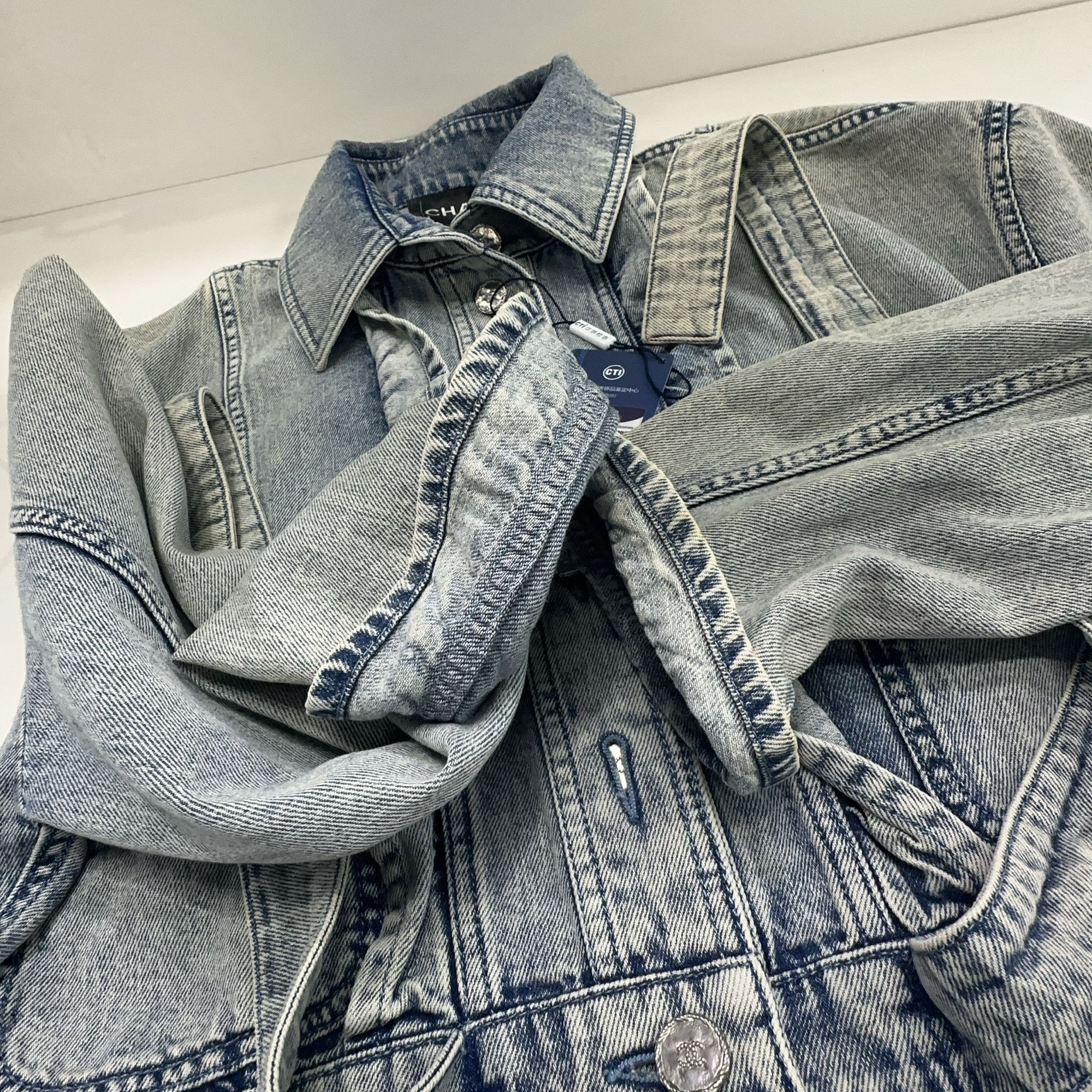 Chanel Chanel Washed Denim Jacket Size 36 Size XS / US 0-2 / IT 36-38 - 6 Thumbnail