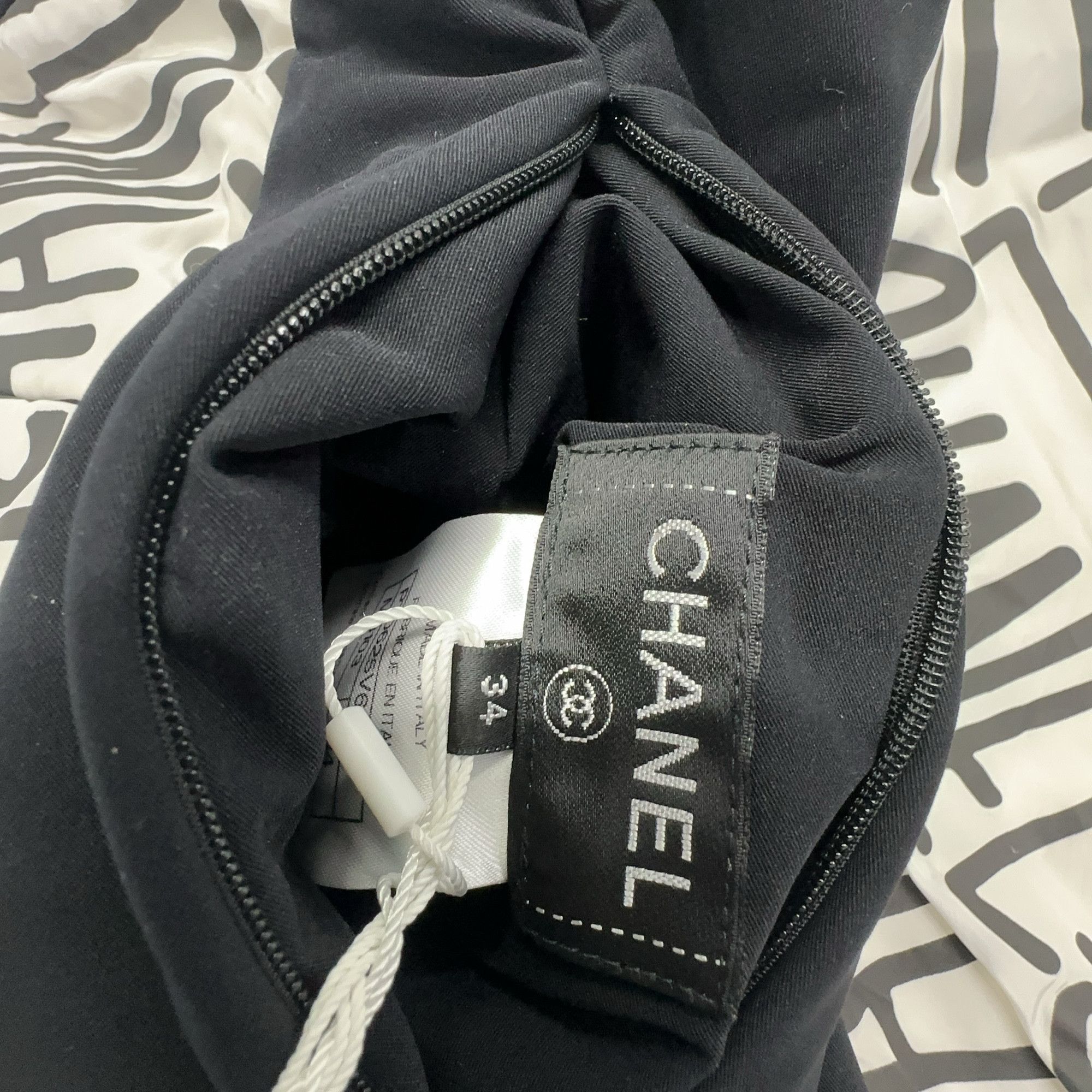 Chanel CHANEL Logo Print Reversible Jacket Size 34 Size XS / US 0-2 / IT 36-38 - 5 Thumbnail