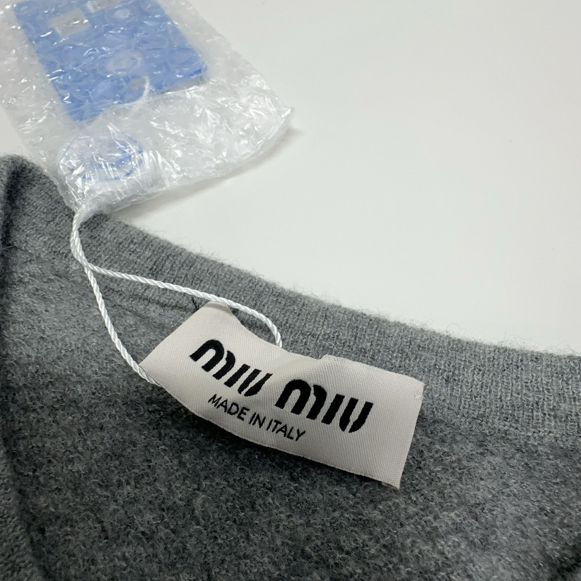 Miu Miu Miu Miu Cashmere Knit Logo Sweater Size 40 Size S / US 4 / IT 40 - 5 Thumbnail