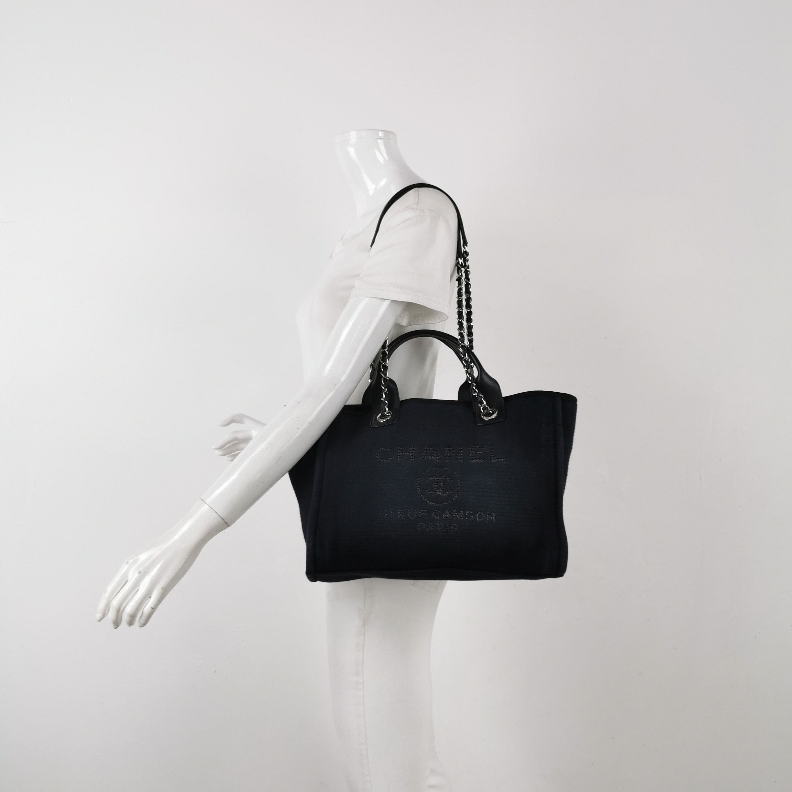 Chanel Chanel Women os Shoulder Bags Size ONE SIZE - 2 Thumbnail