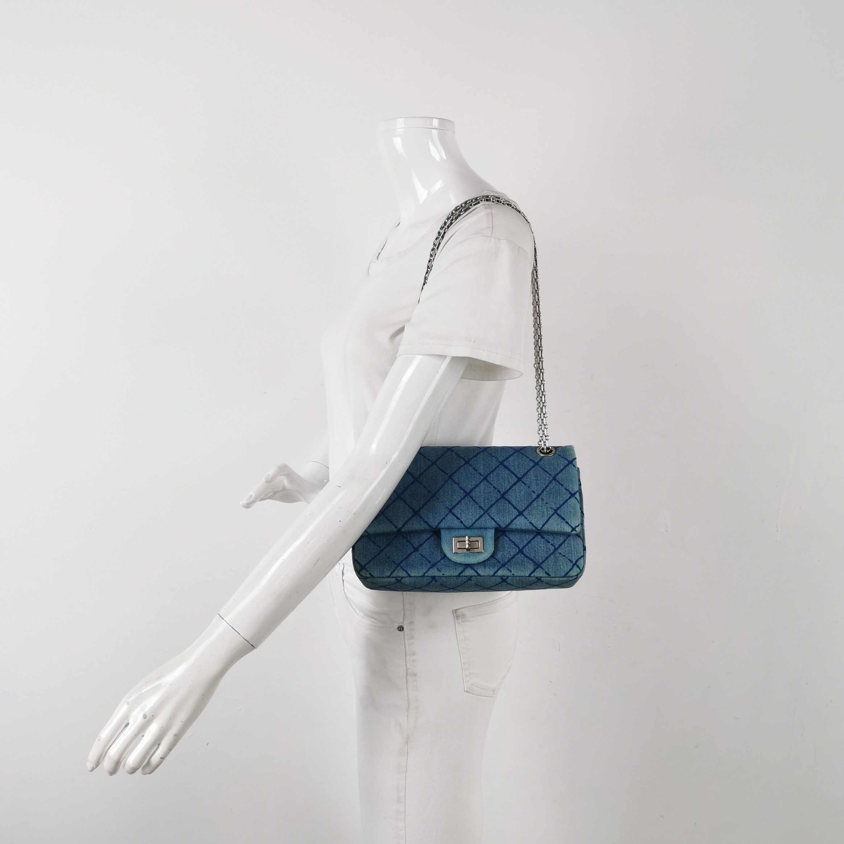 Chanel Chanel Women os Shoulder Bags Size ONE SIZE - 2 Thumbnail