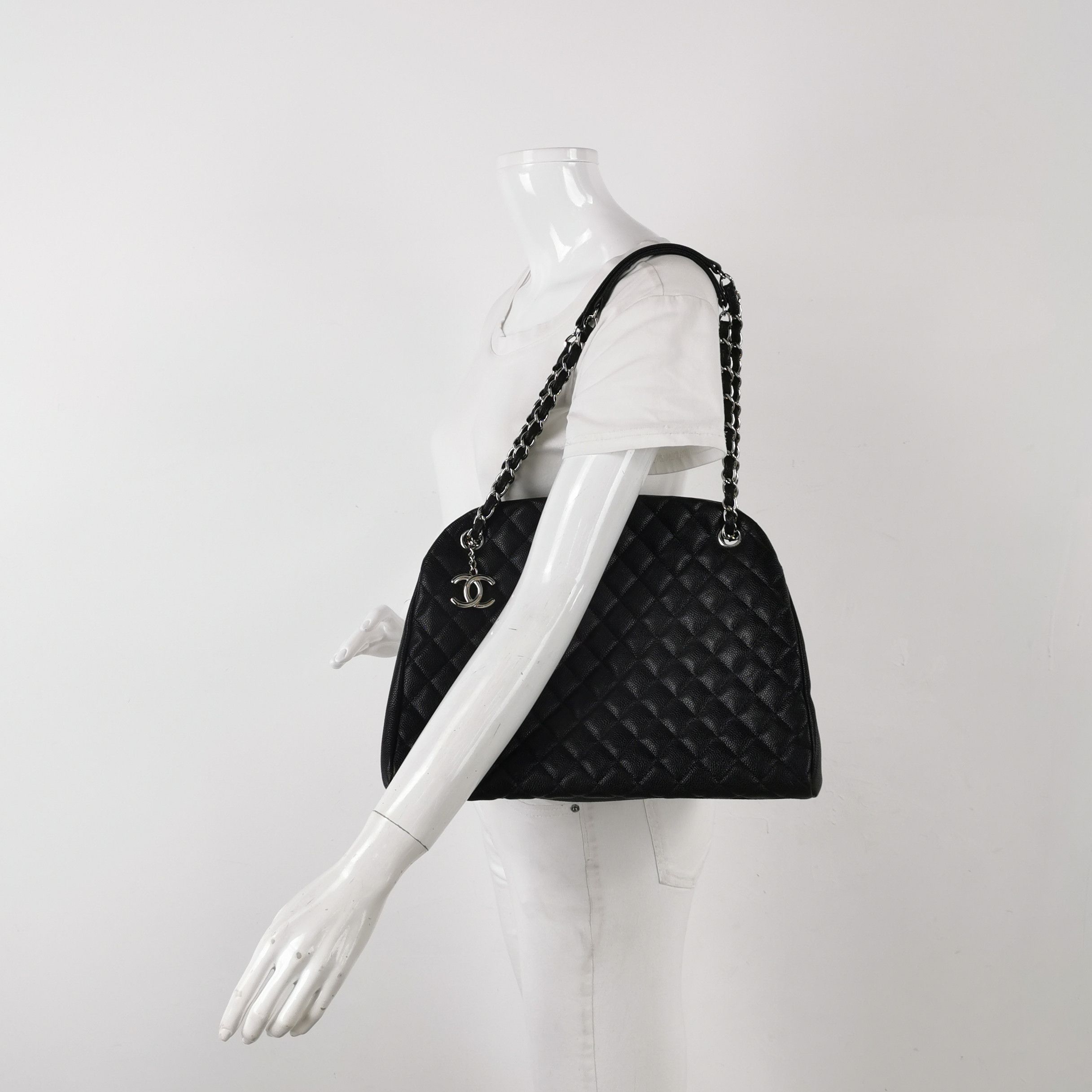 Chanel Chanel Women os Shoulder Bags Size ONE SIZE - 2 Thumbnail