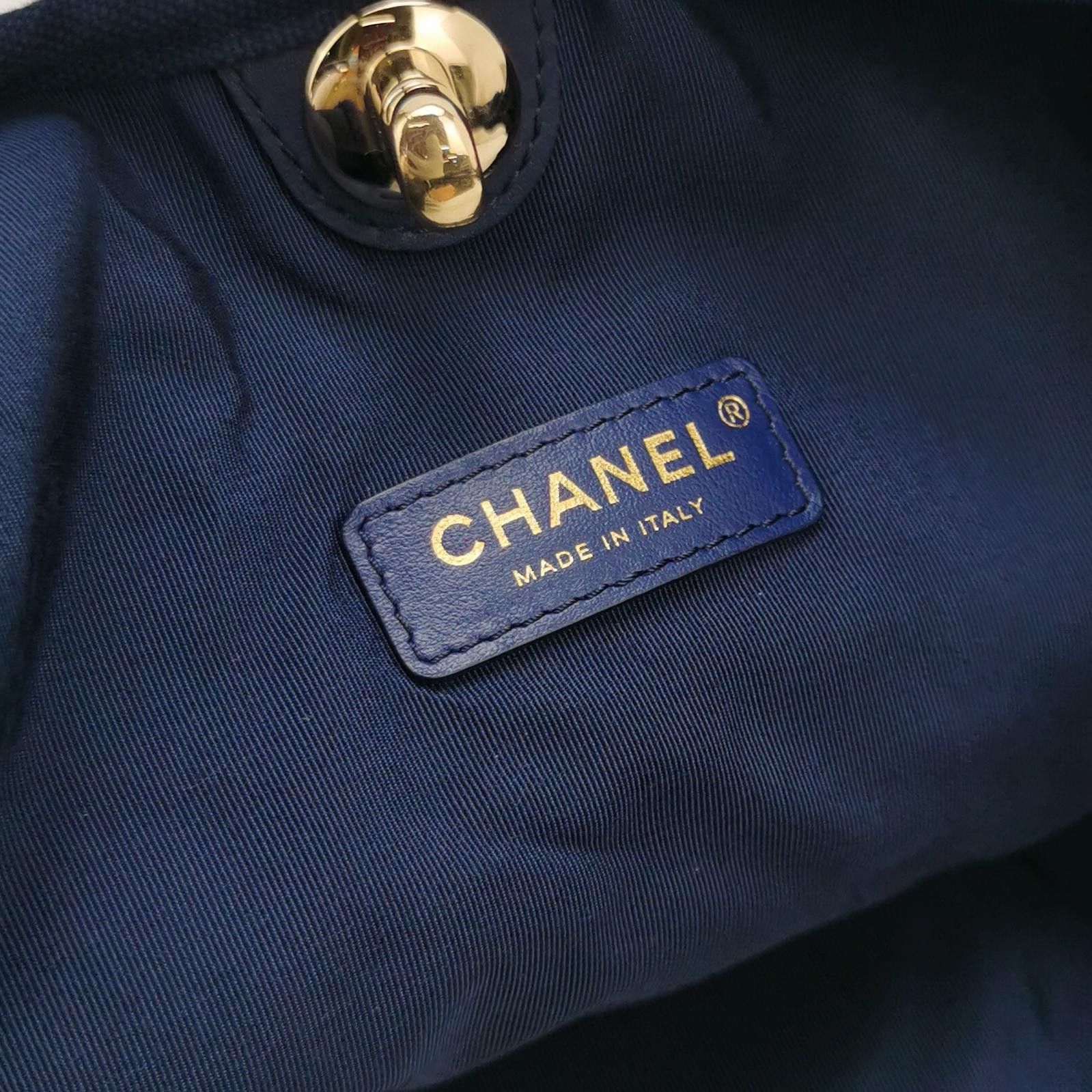 Chanel Chanel Women os Shoulder Bags Size ONE SIZE - 8 Thumbnail